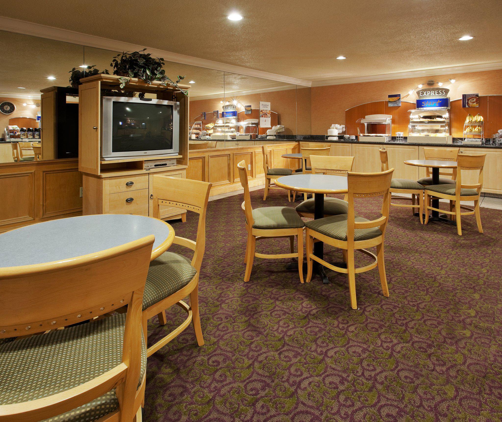 Holiday Inn Express Union City (San Jose) Photo