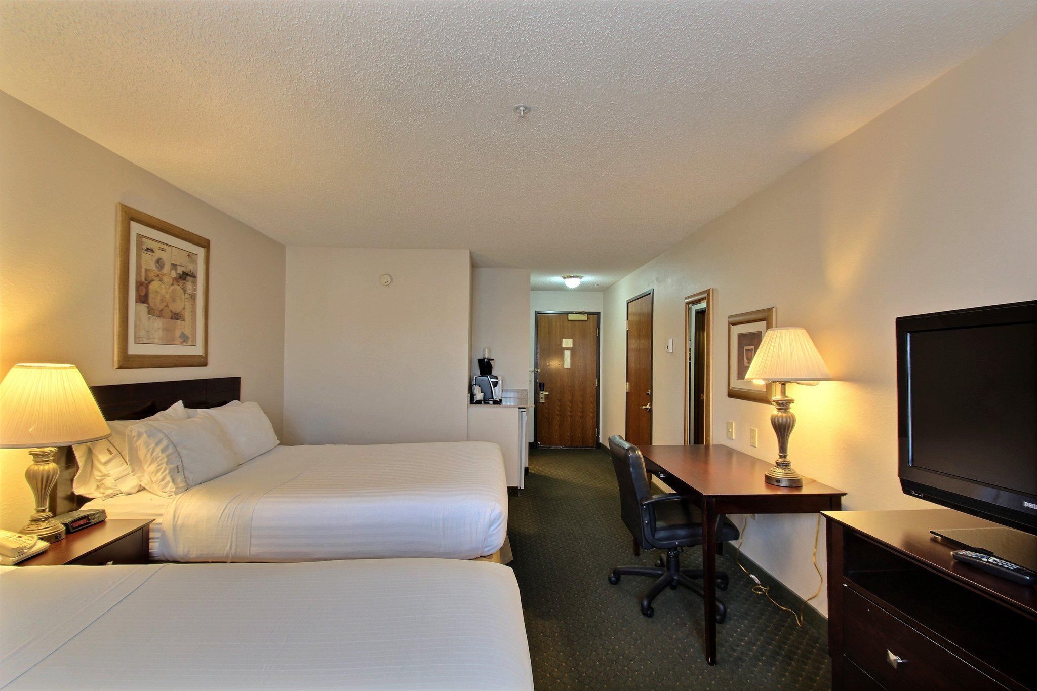 Holiday Inn Express & Suites Oshkosh-Sr 41 Photo