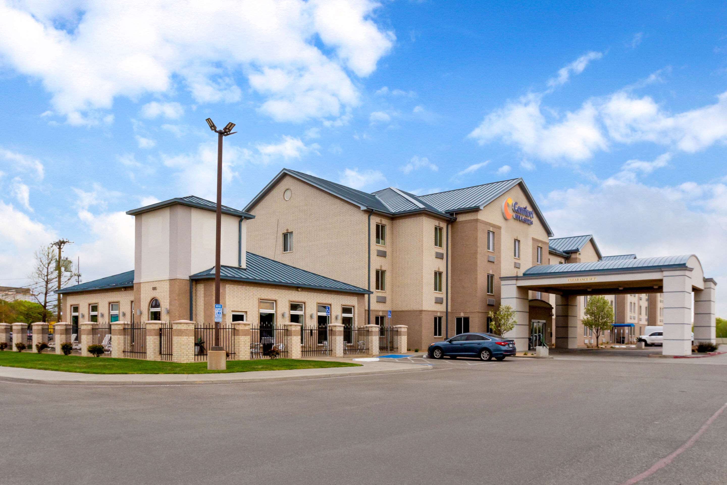 Comfort Inn & Suites Photo