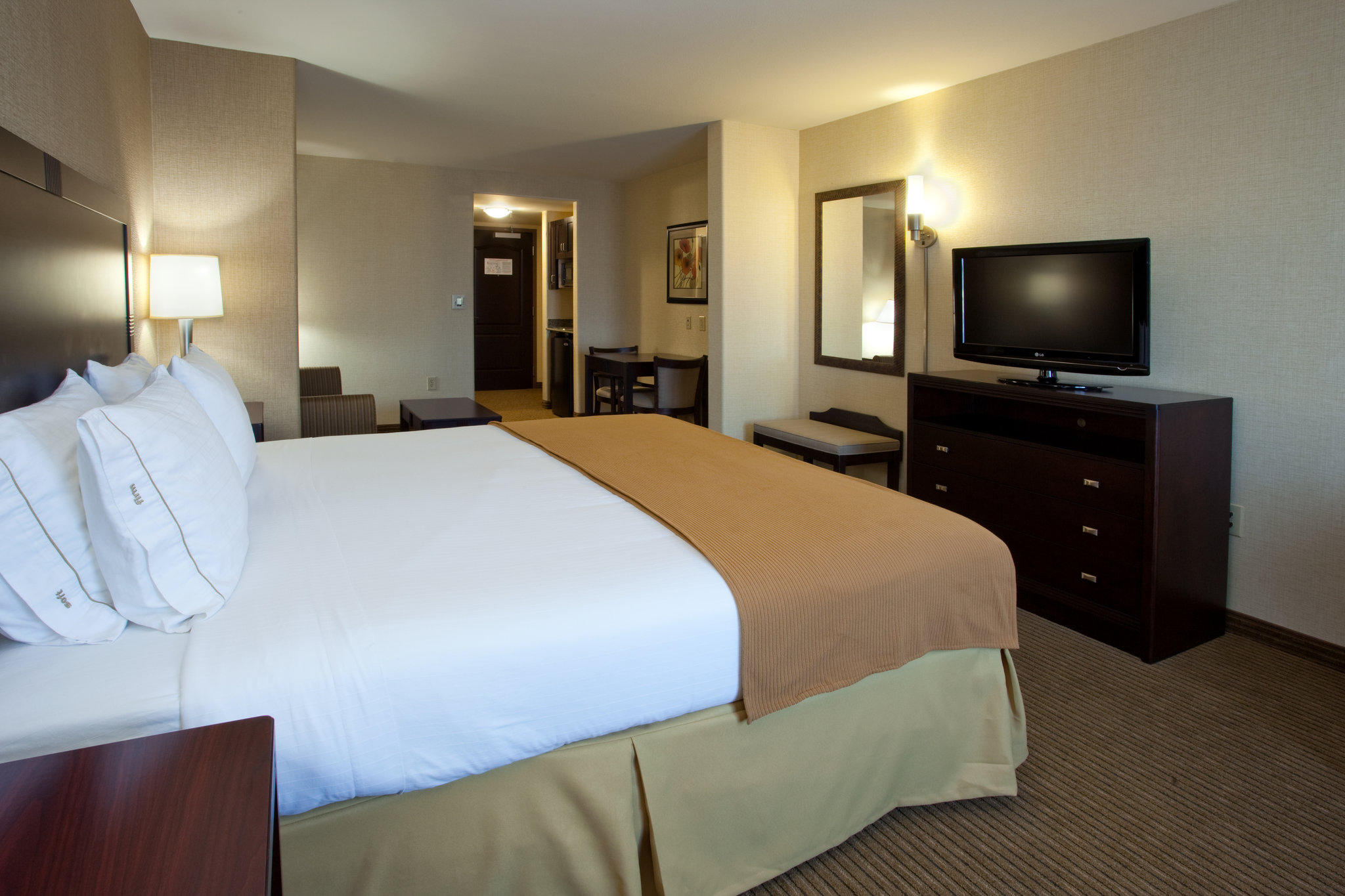 Holiday Inn Express & Suites Fresno South Photo