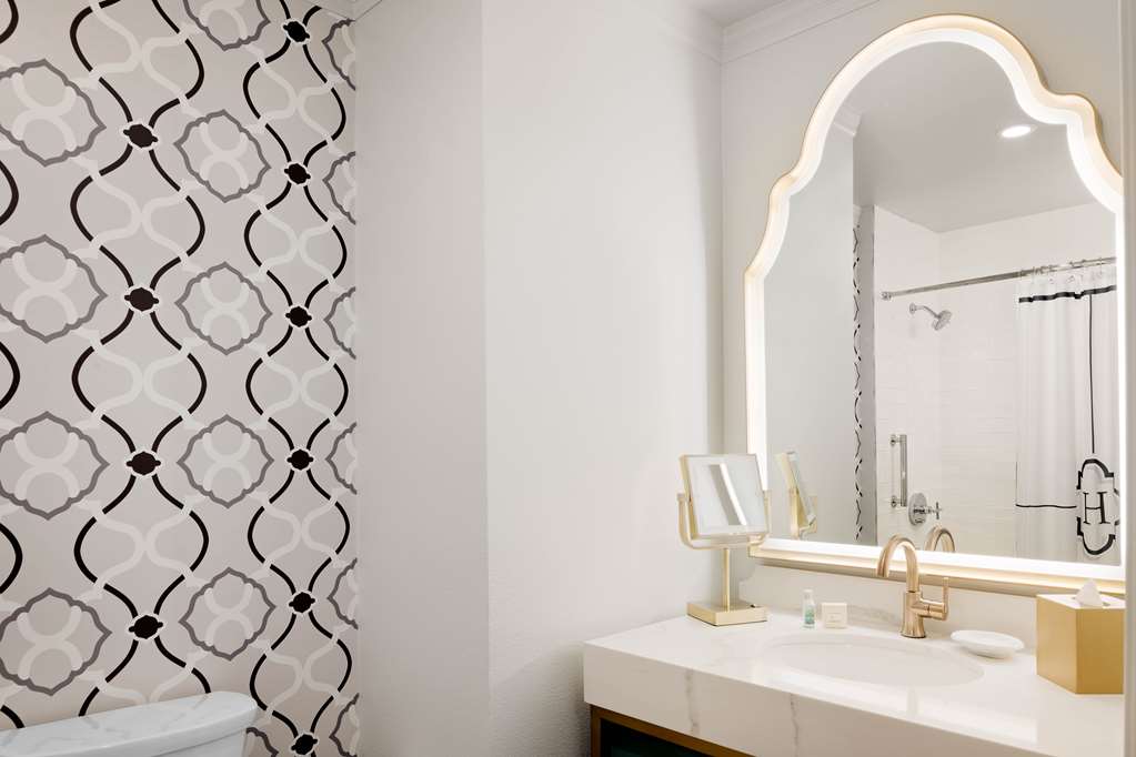 Hayes Mansion San Jose, Curio Collection by Hilton Image