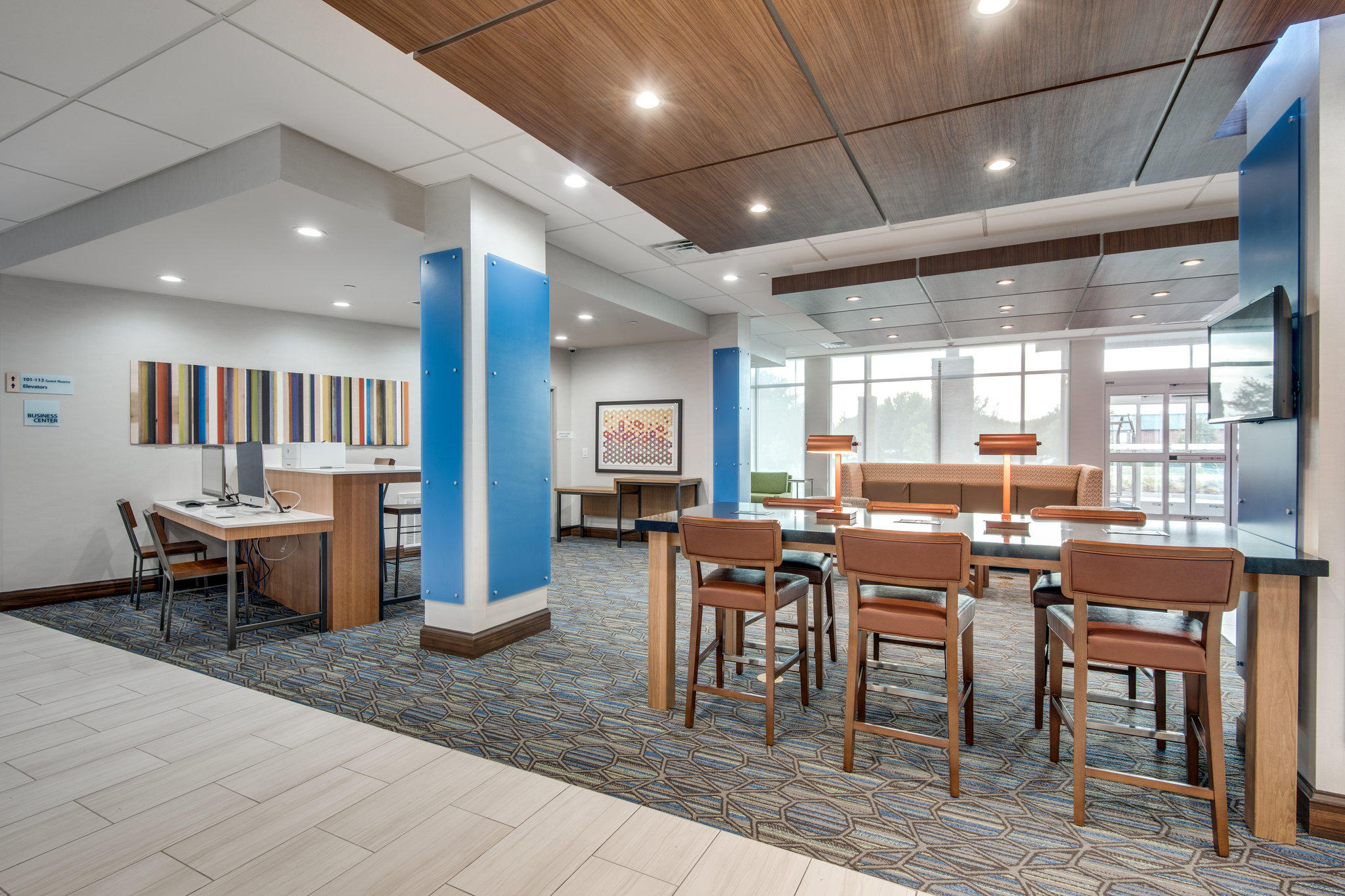 Holiday Inn Express & Suites Dallas North - Addison Photo