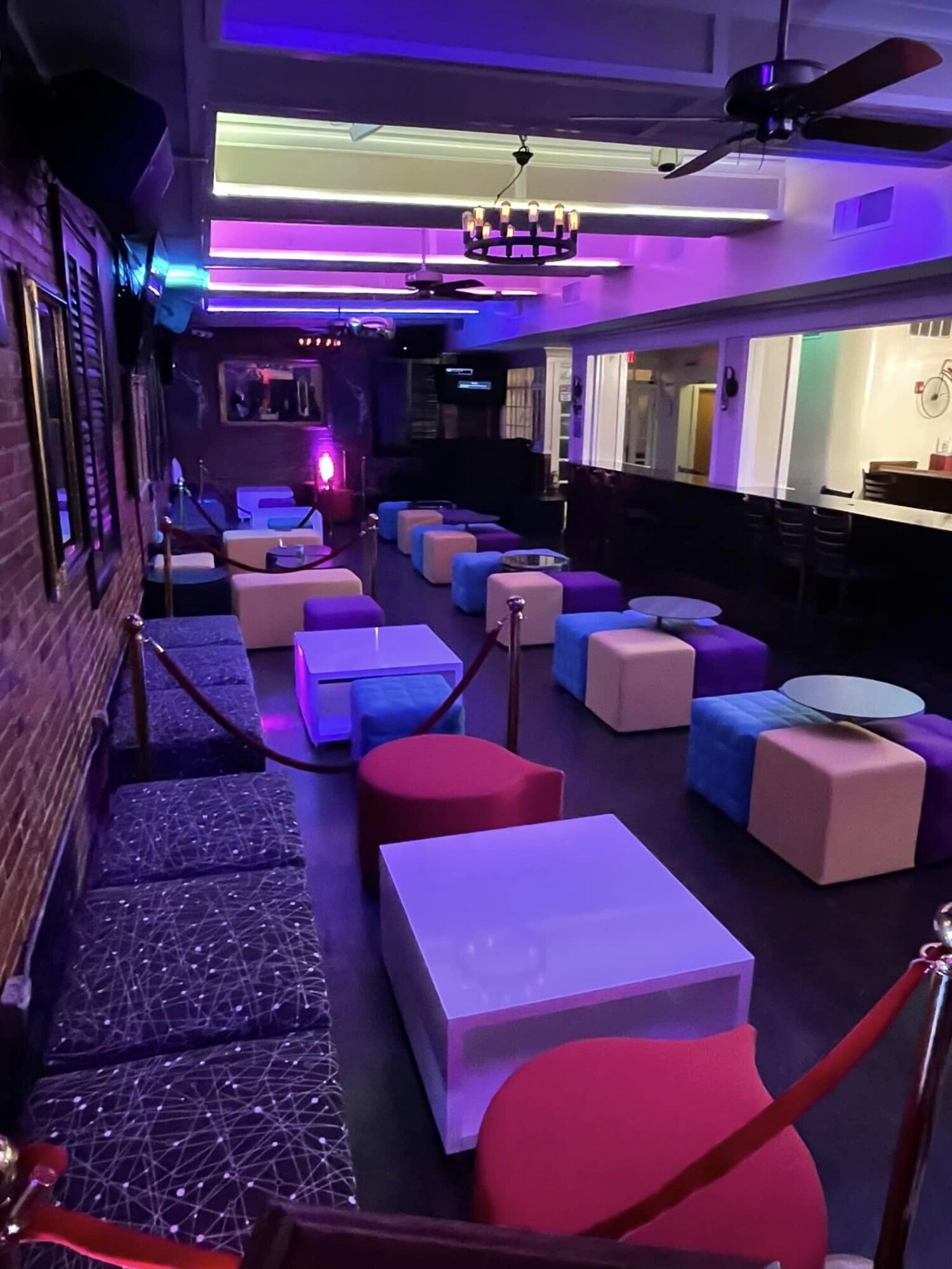 RHINO RESTAURANT & LOUNGE Image