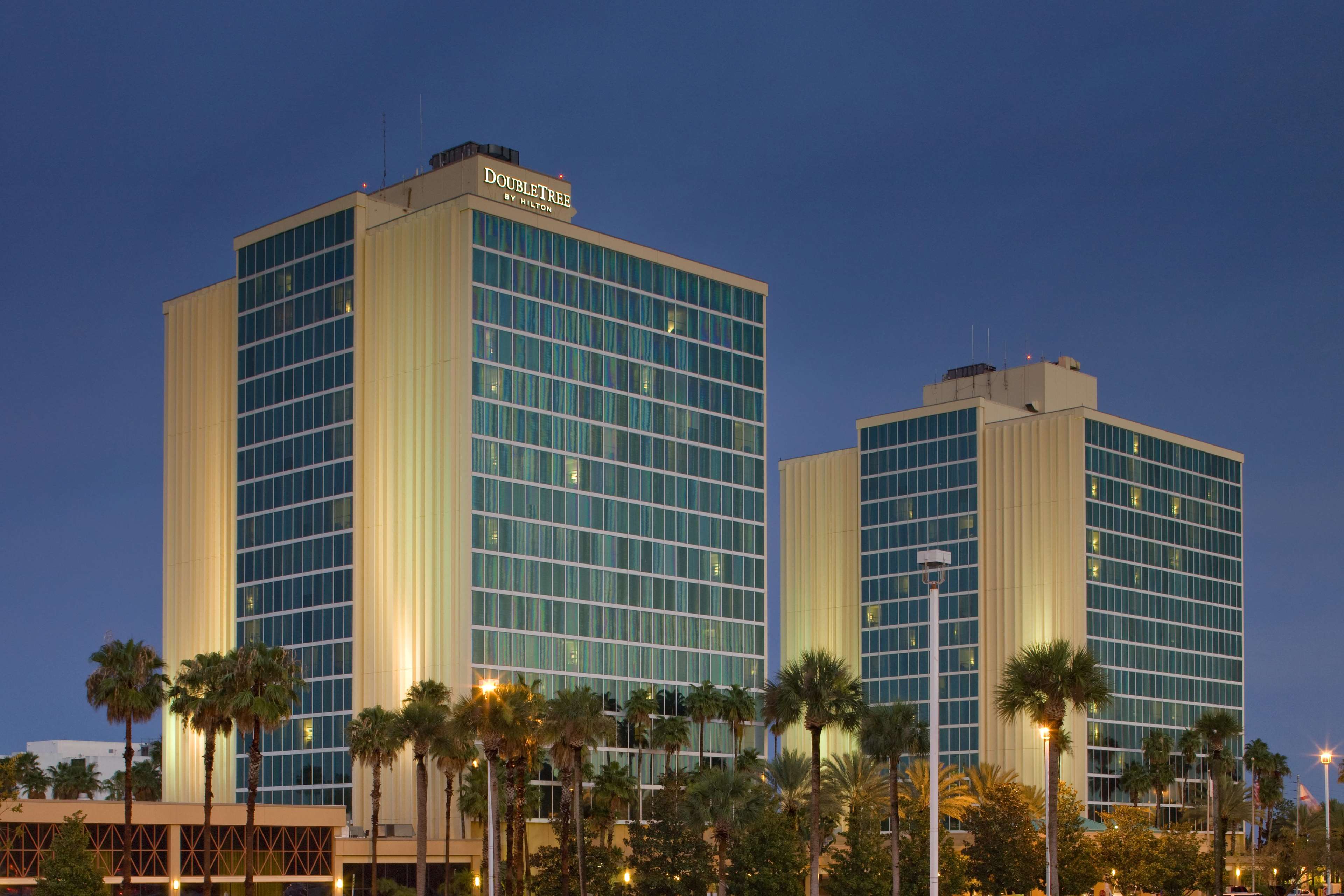 DoubleTree by Hilton Hotel at the Entrance to Universal Orlando Photo