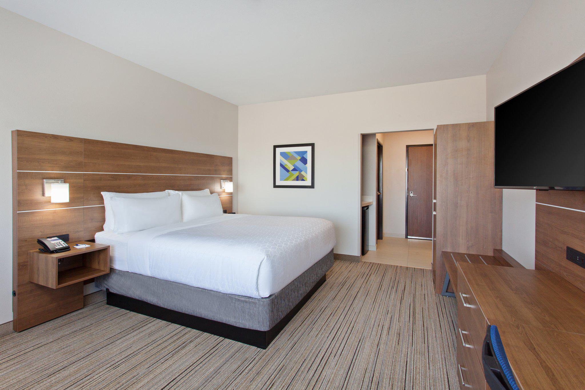 Holiday Inn Express & Suites Moses Lake Photo