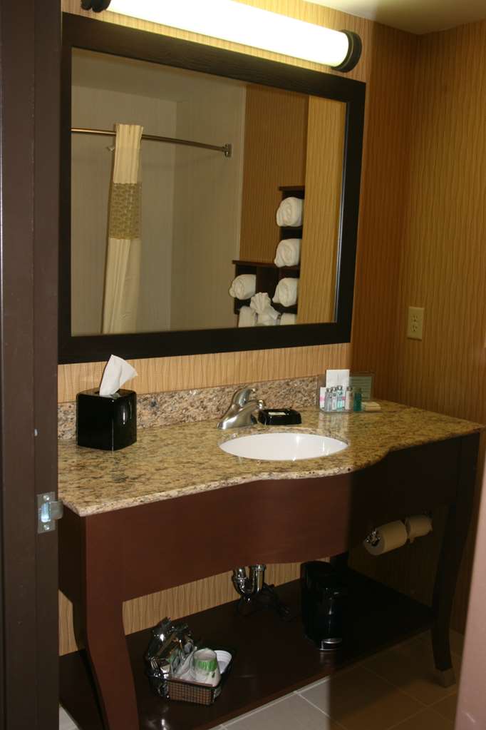 Hampton Inn & Suites Peru Image