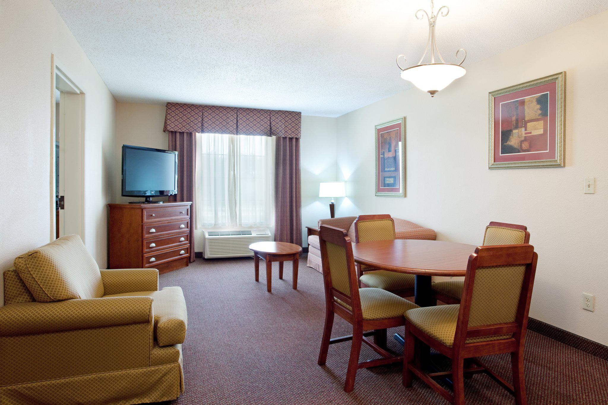 Holiday Inn Express & Suites Sulphur (Lake Charles) Photo