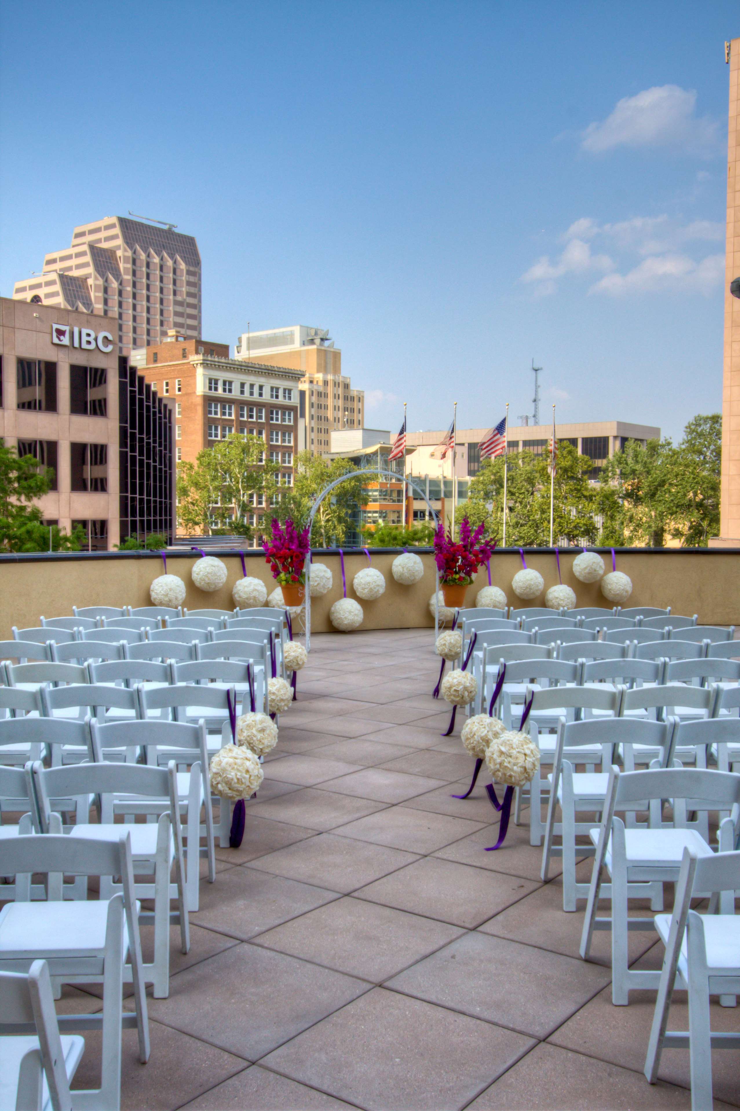 Embassy Suites by Hilton San Antonio Riverwalk Downtown Photo