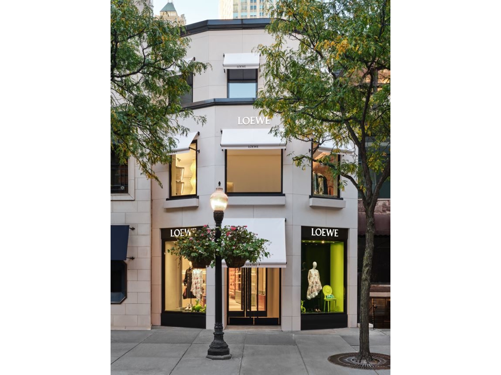 LOEWE Oak St Image
