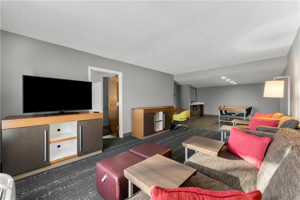 Hampton Inn & Suites Newtown Image