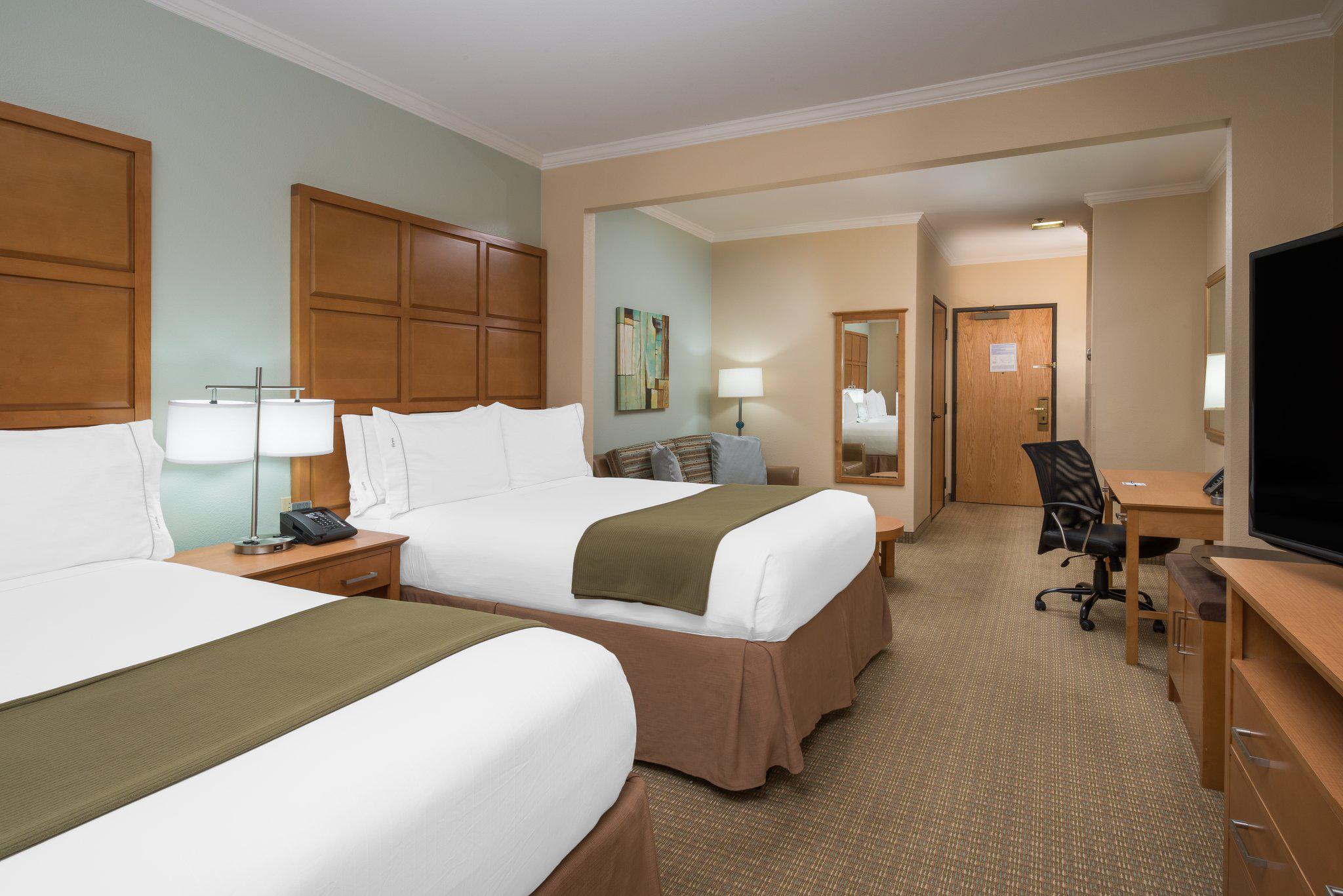 Holiday Inn Express & Suites Santa Clara - Silicon Valley Photo