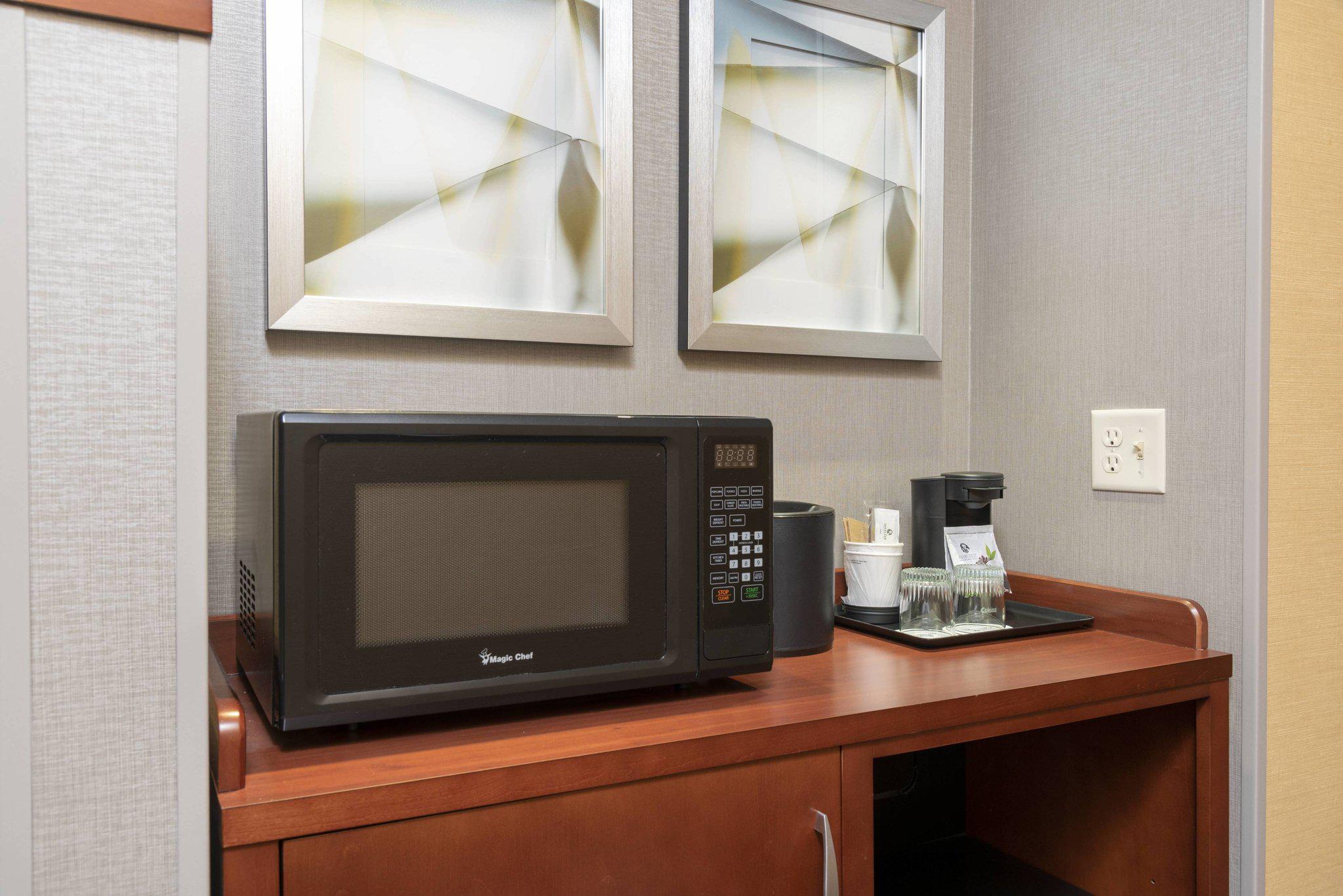 Courtyard by Marriott Milwaukee Airport Photo