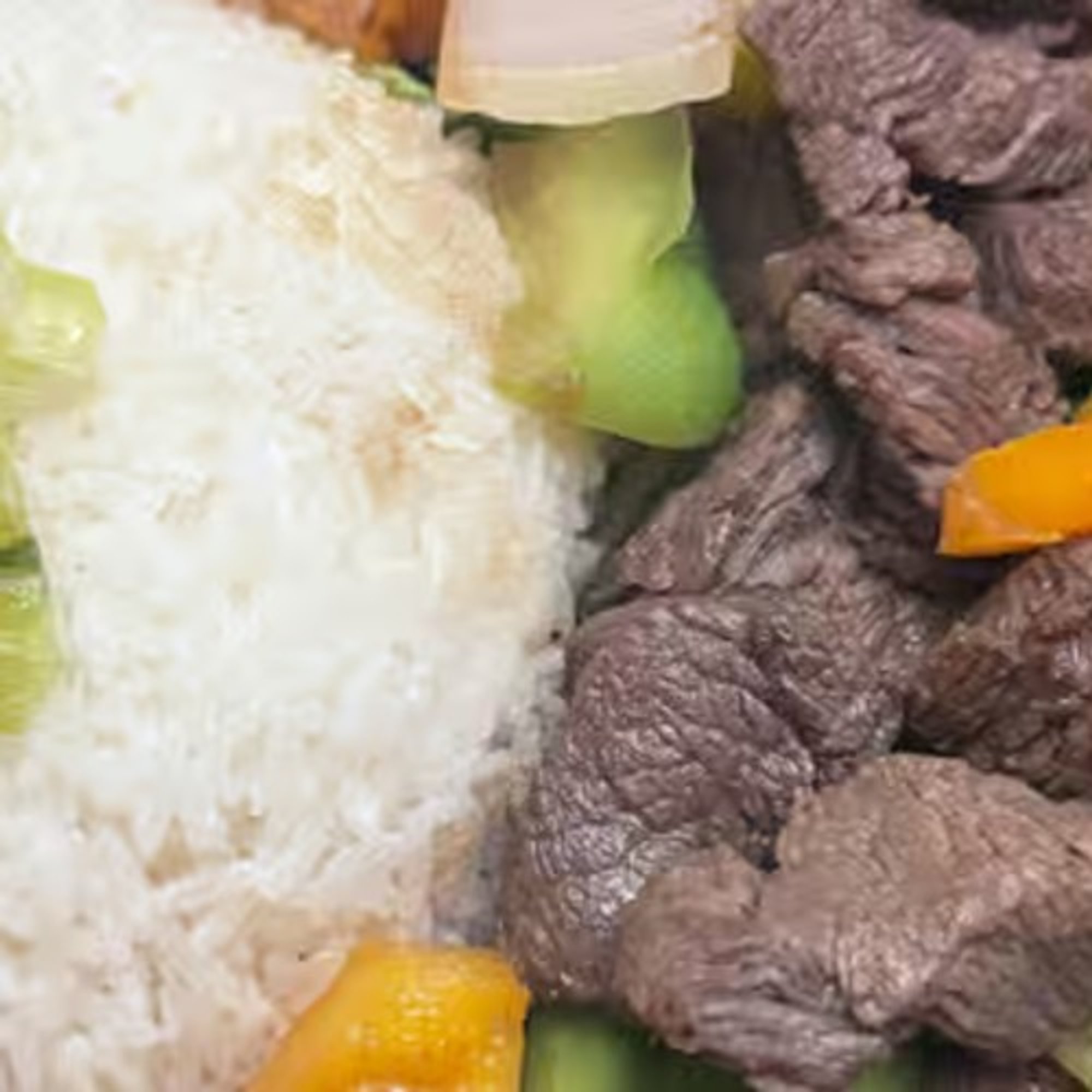 Shaky Beef with Bell Peppers & White 20 Onions / Cơm Bò Lúc Lắc