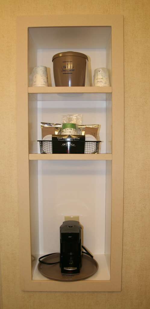 Hampton Inn & Suites Barstow Image