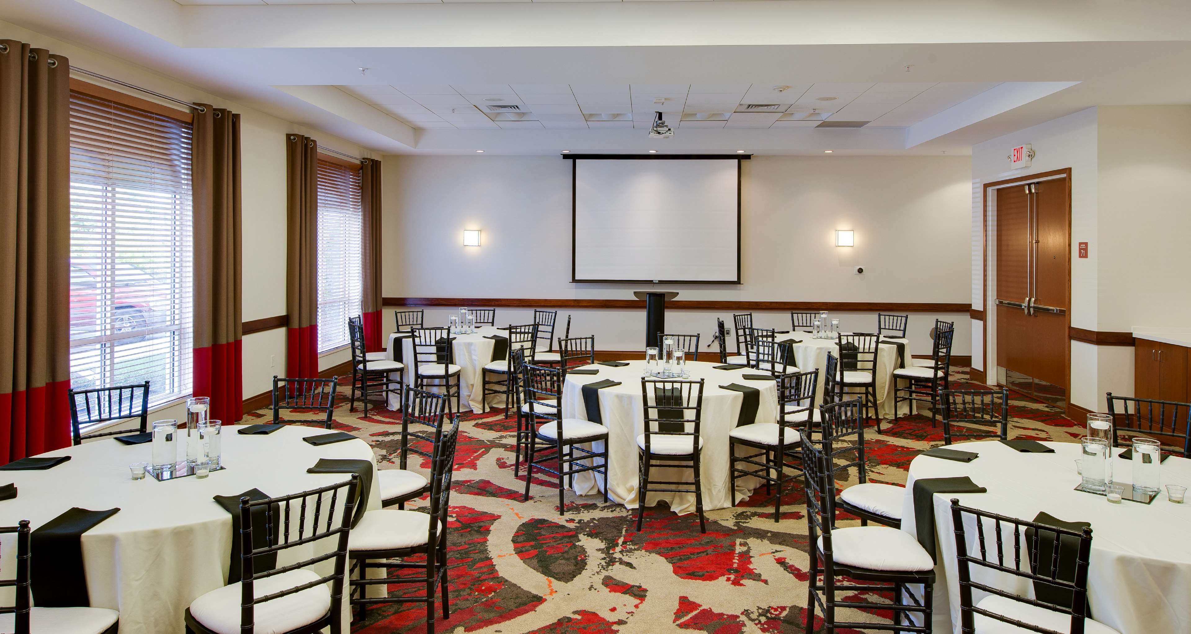 DoubleTree by Hilton Hotel Raleigh - Cary Photo