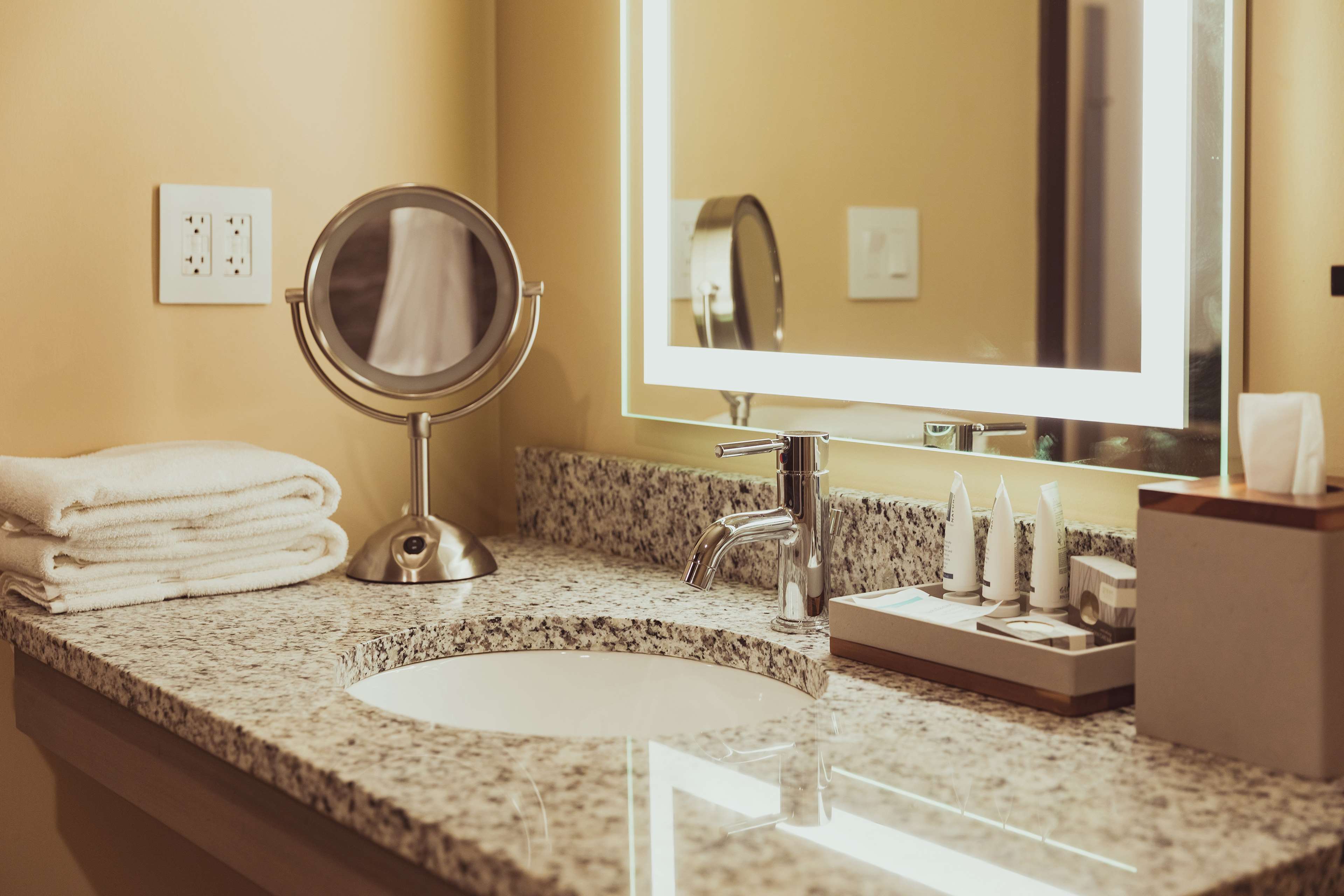 Guest room bath