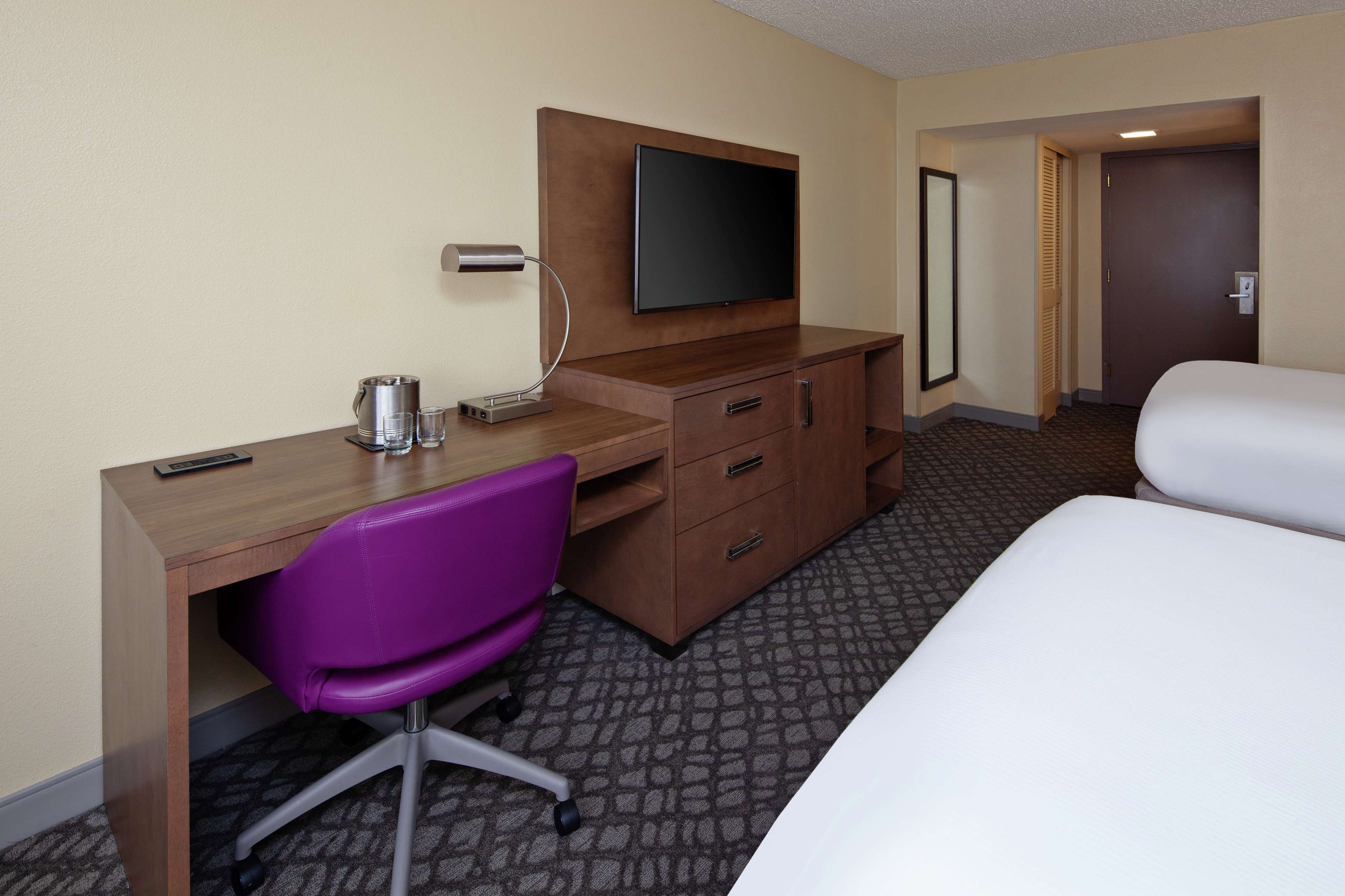 DoubleTree by Hilton Hotel New Orleans Airport Photo