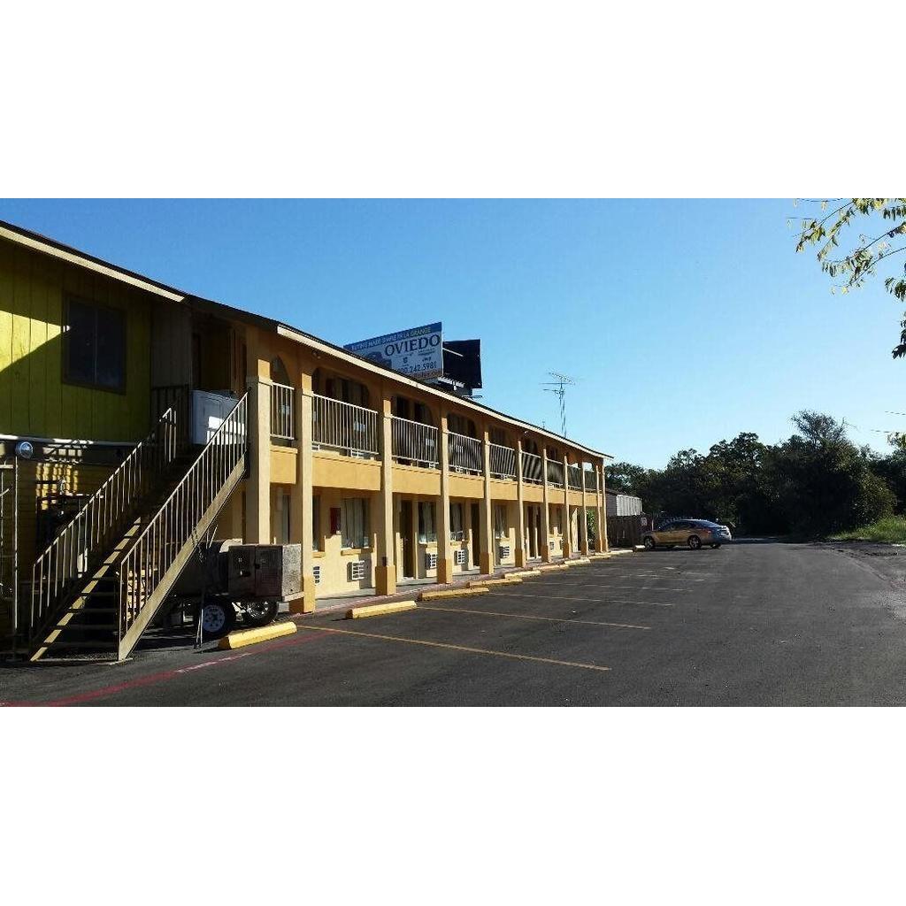 Carefree Inn Flatonia Logo