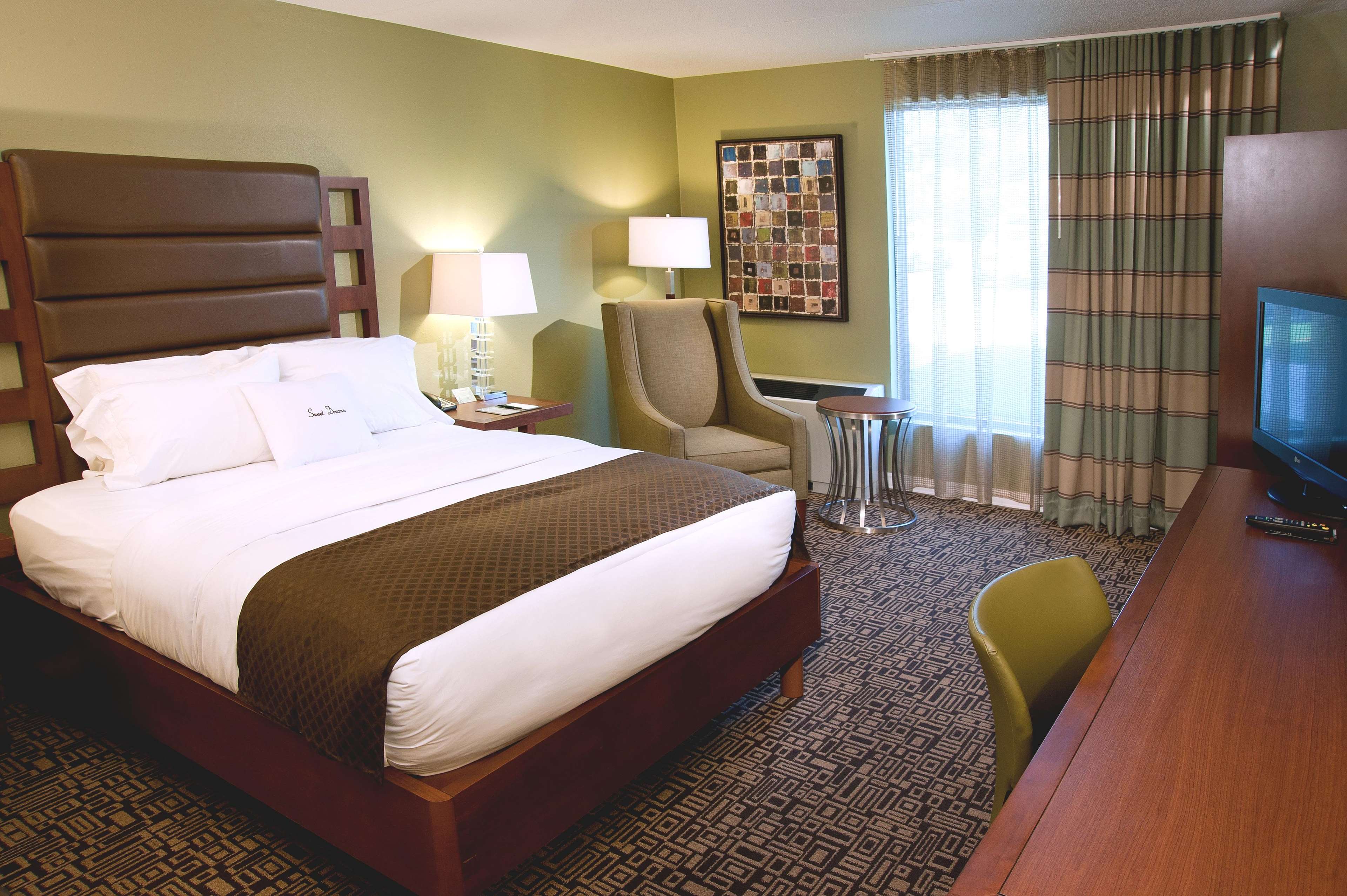 DoubleTree by Hilton Hotel Collinsville - St. Louis Photo