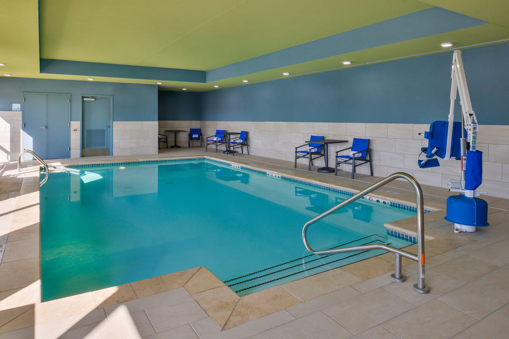 Holiday Inn Express & Suites Lee's Summit - Kansas City Photo