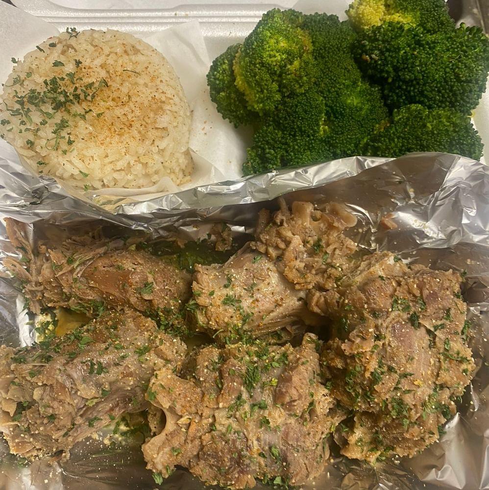 B10 - Turkey Neck Plate (Turkey Neck, Rice, And Broccoli)