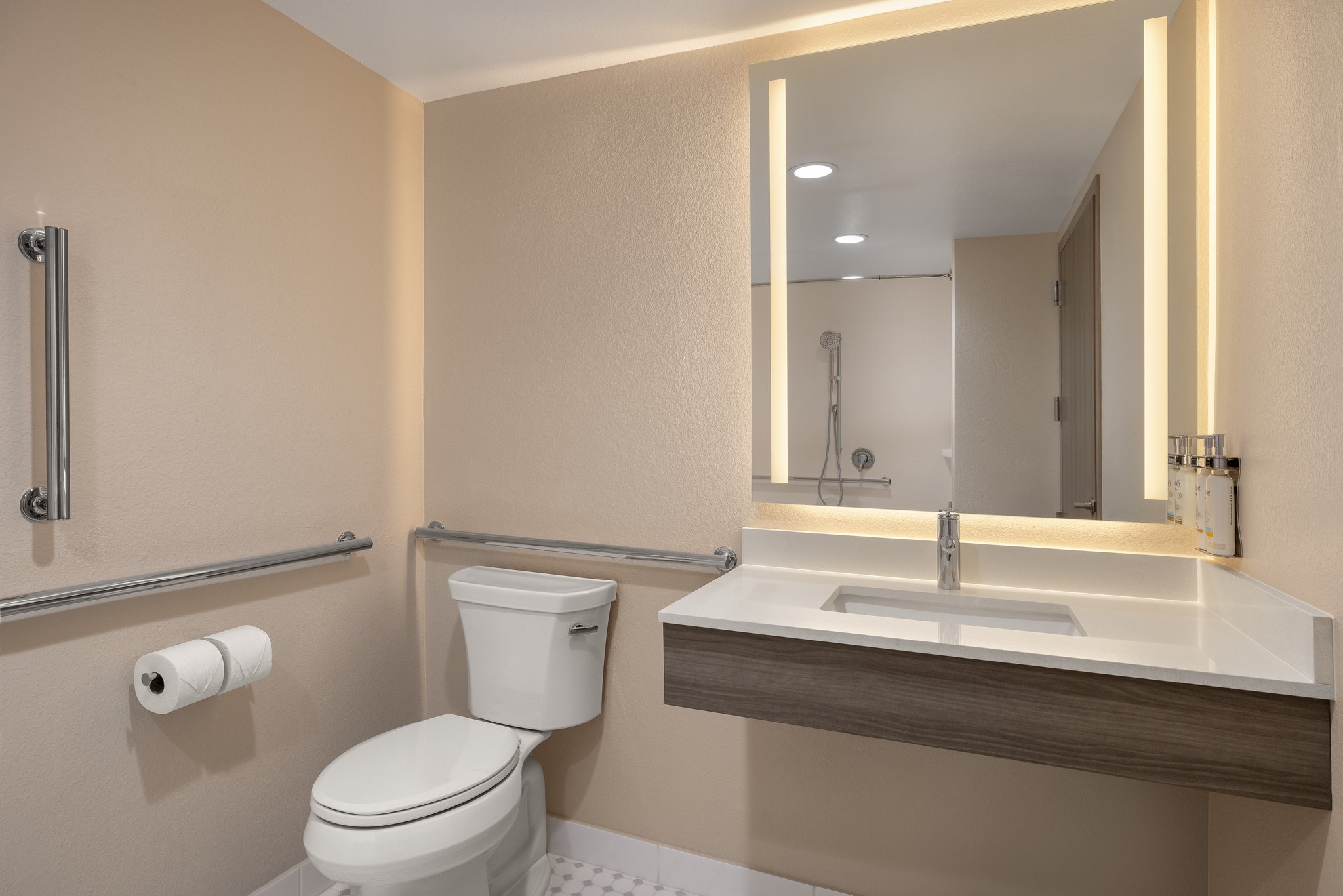 Holiday Inn Express & Suites Phoenix - Midtown by IHG Image