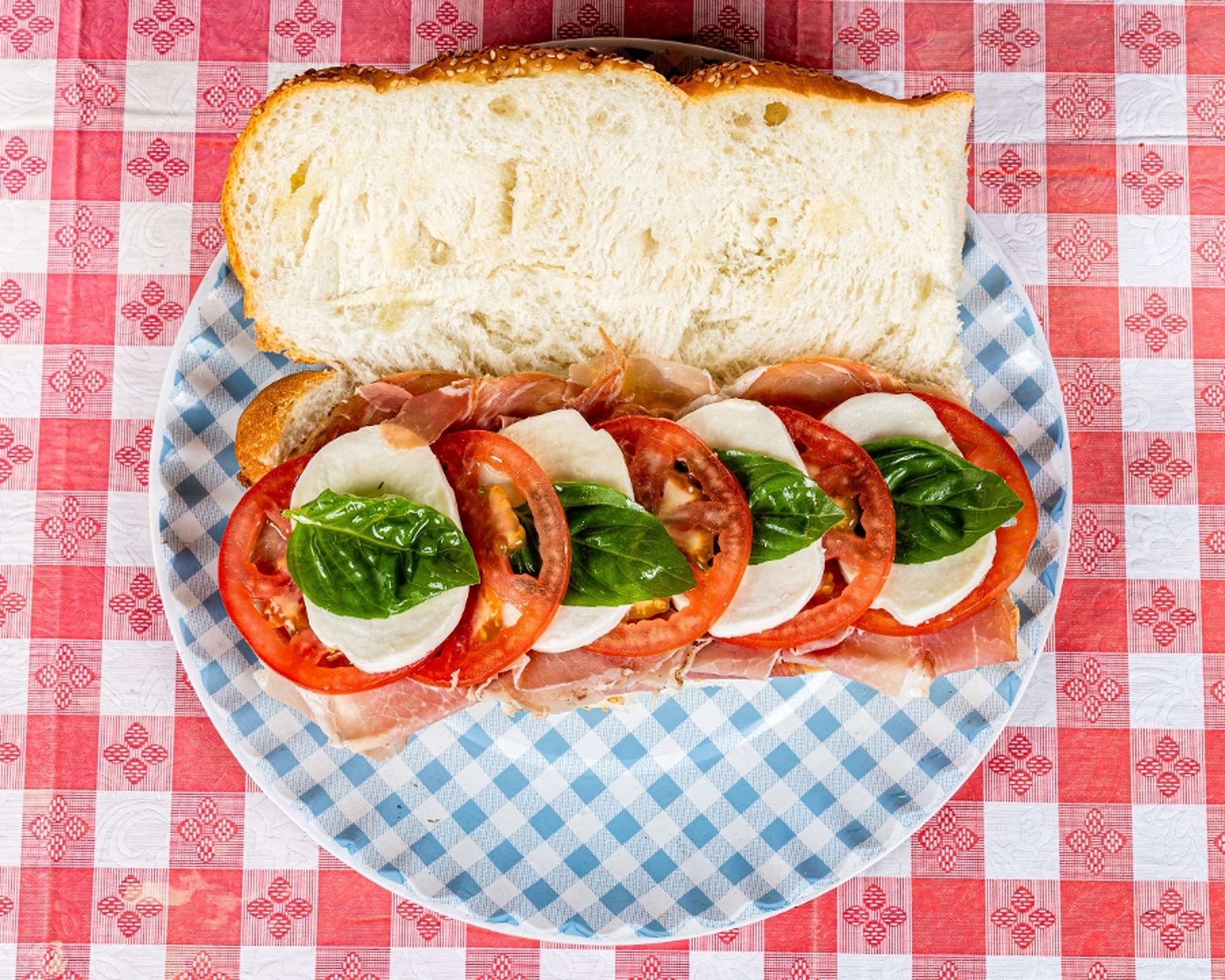 Prosciutto, Mozzarella, Tomato, Basil & Oil