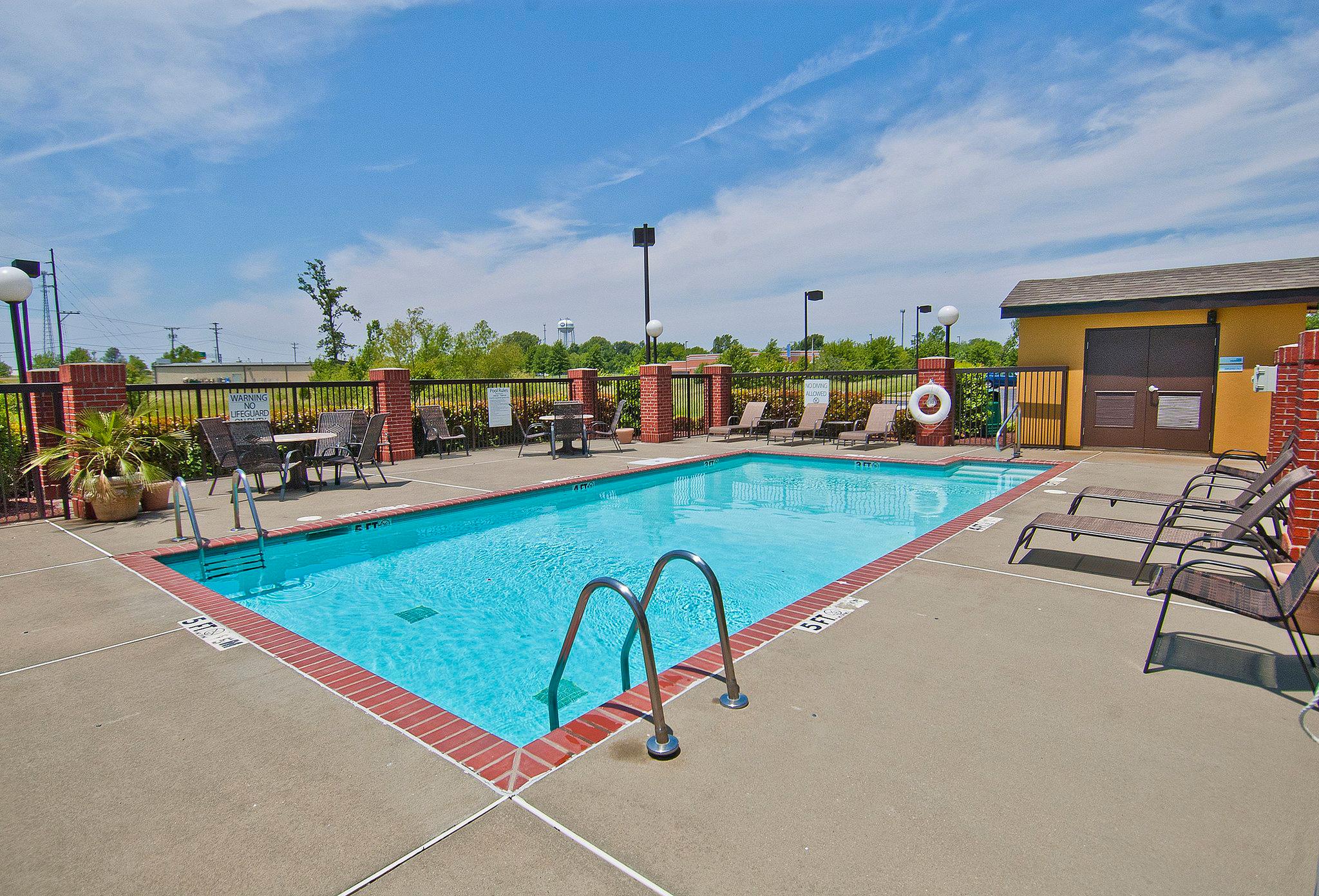 Holiday Inn Express & Suites Olive Branch Photo