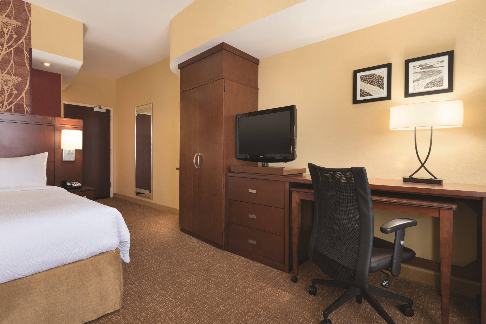 Courtyard by Marriott Salisbury Photo