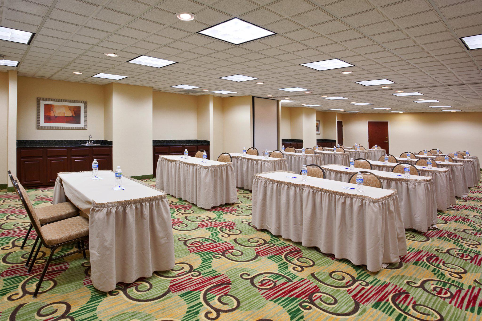 Holiday Inn Express & Suites Cleveland-Streetsboro Photo