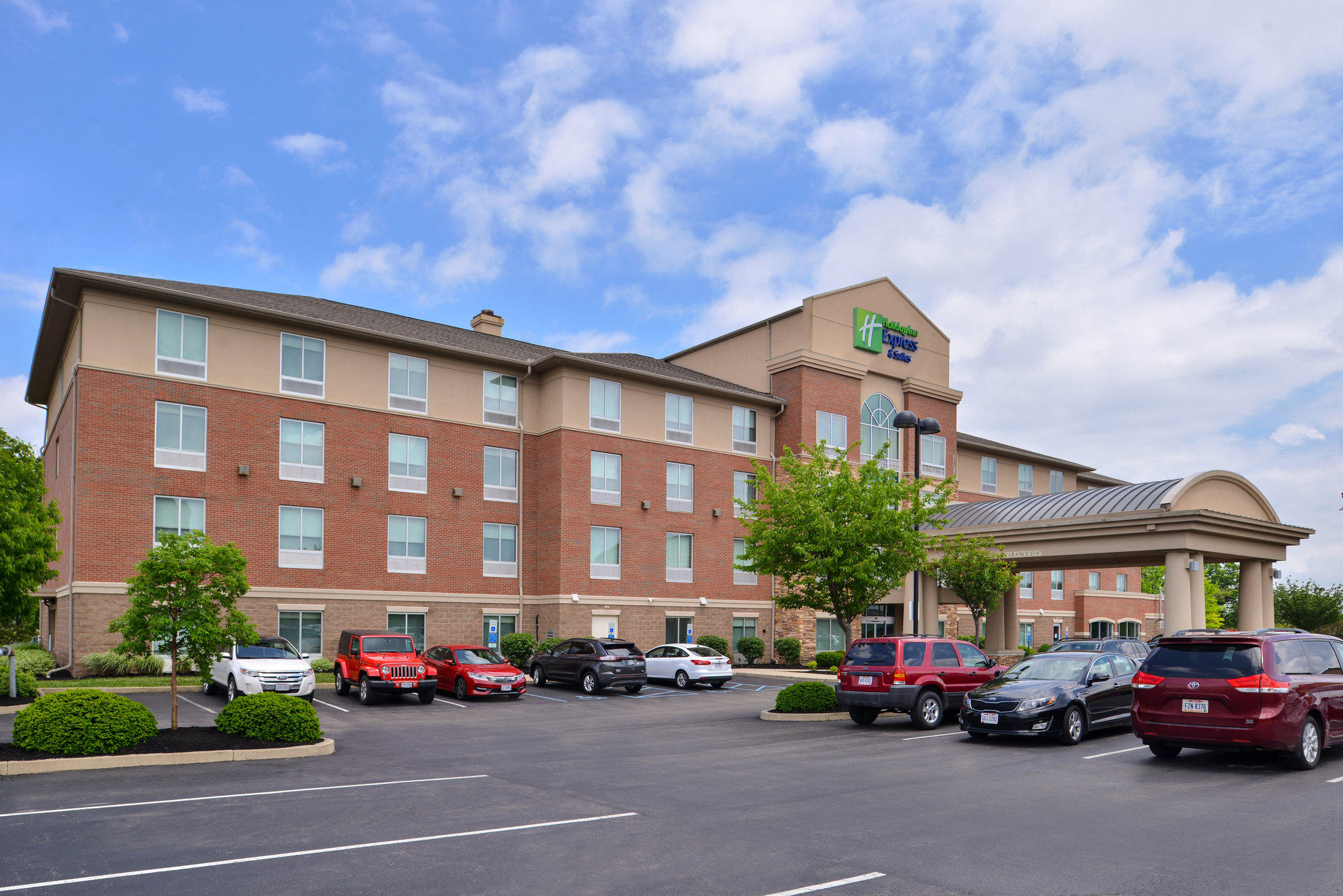 Holiday Inn Express & Suites Cincinnati - Mason Photo