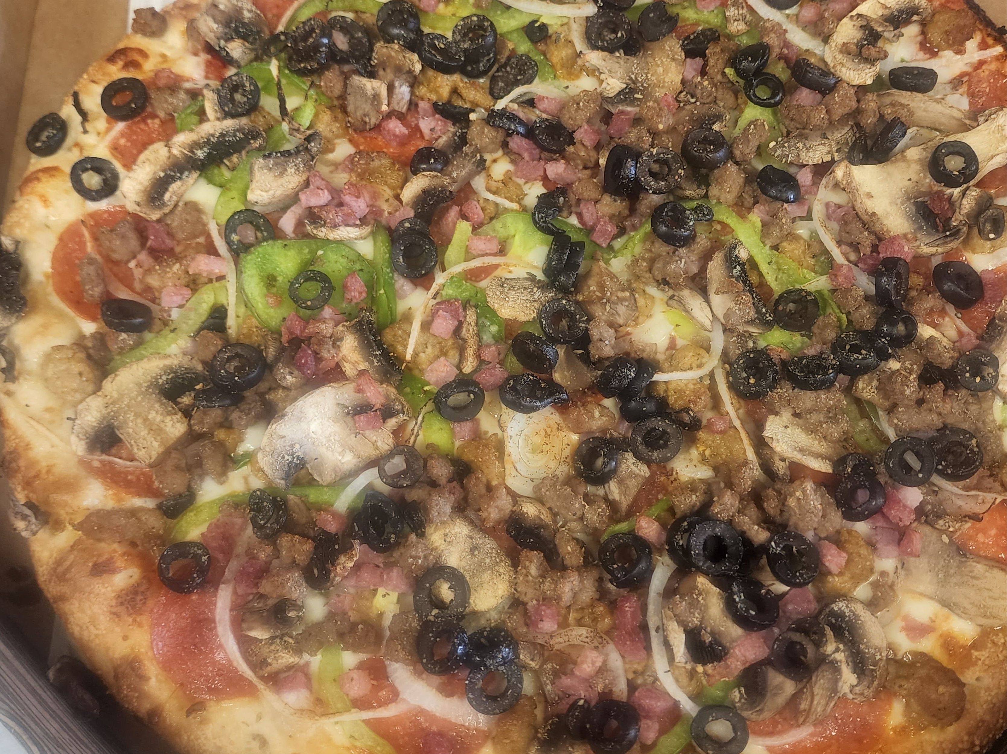 Buck's Super Deluxe Pizza
