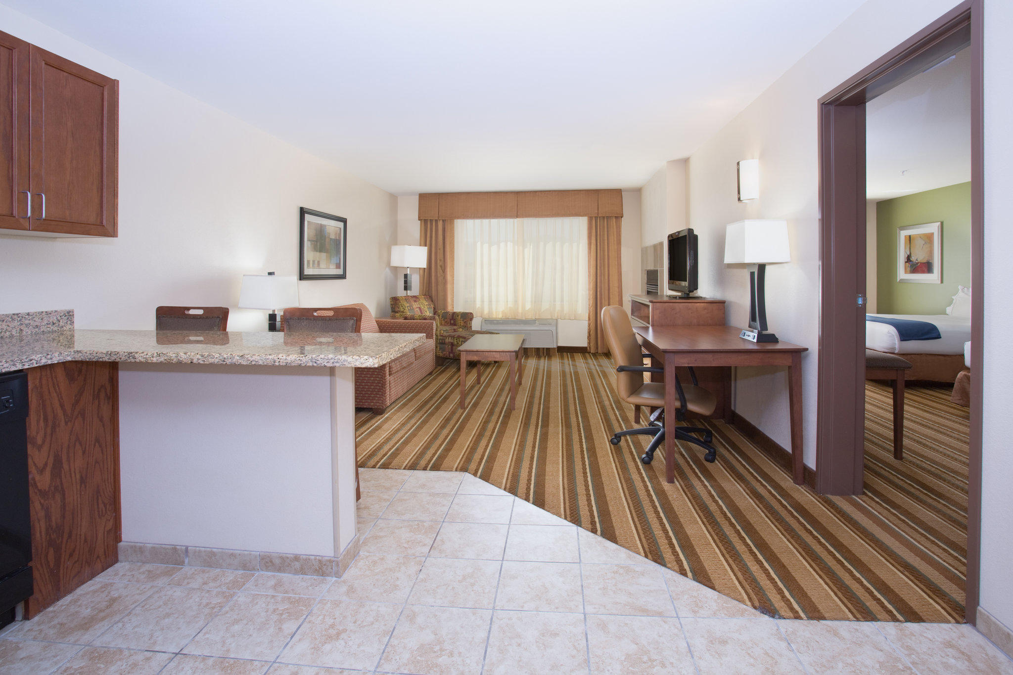 Holiday Inn Express & Suites Los Alamos Entrada Park Photo