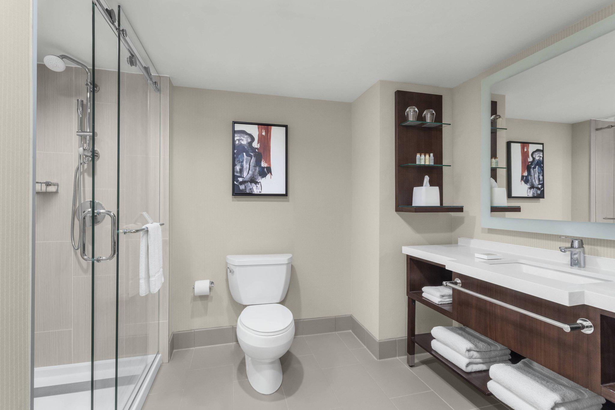 Renaissance Philadelphia Airport Hotel Photo