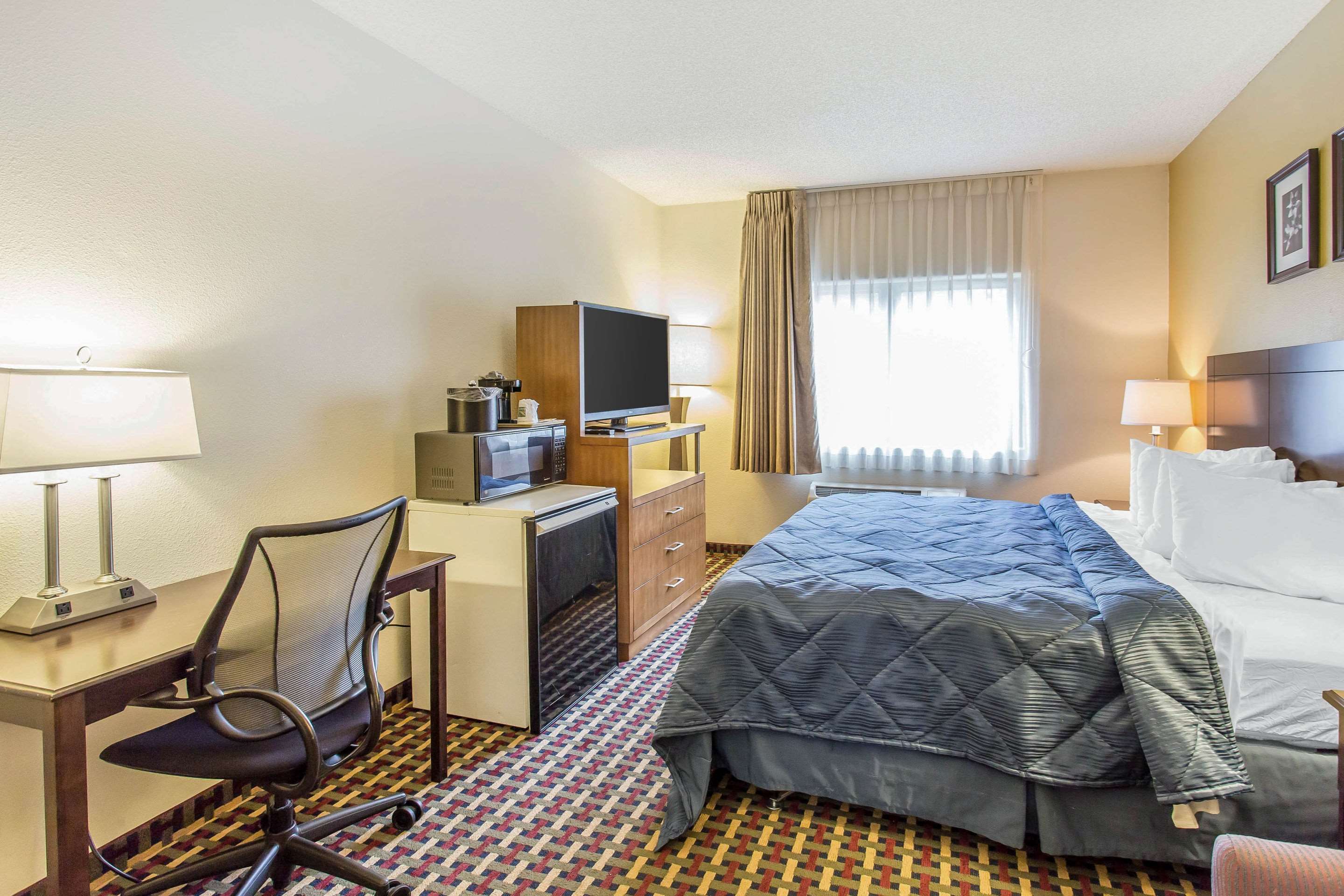 Quality Inn & Suites Lakewood - Denver Southwest Photo