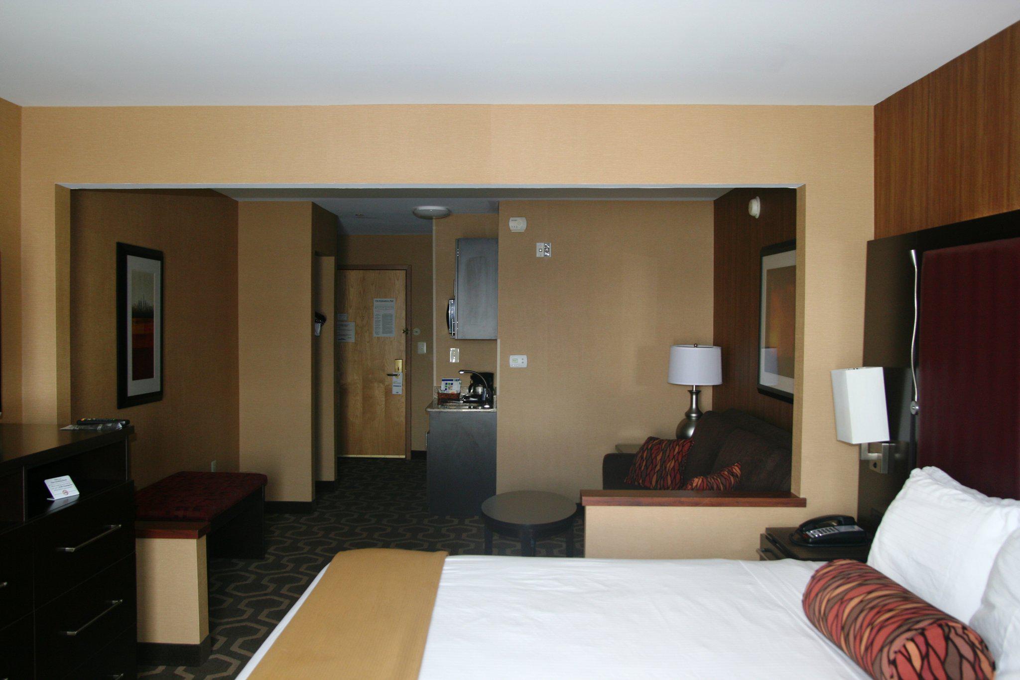 Holiday Inn Express & Suites Vineland Millville Photo