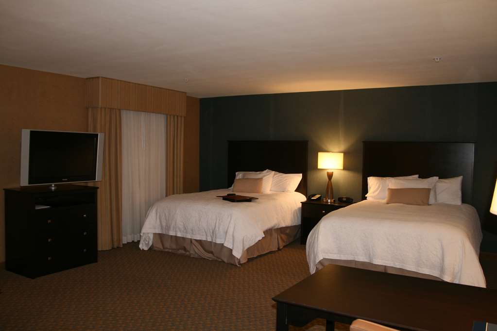 Hampton Inn & Suites Barstow Image