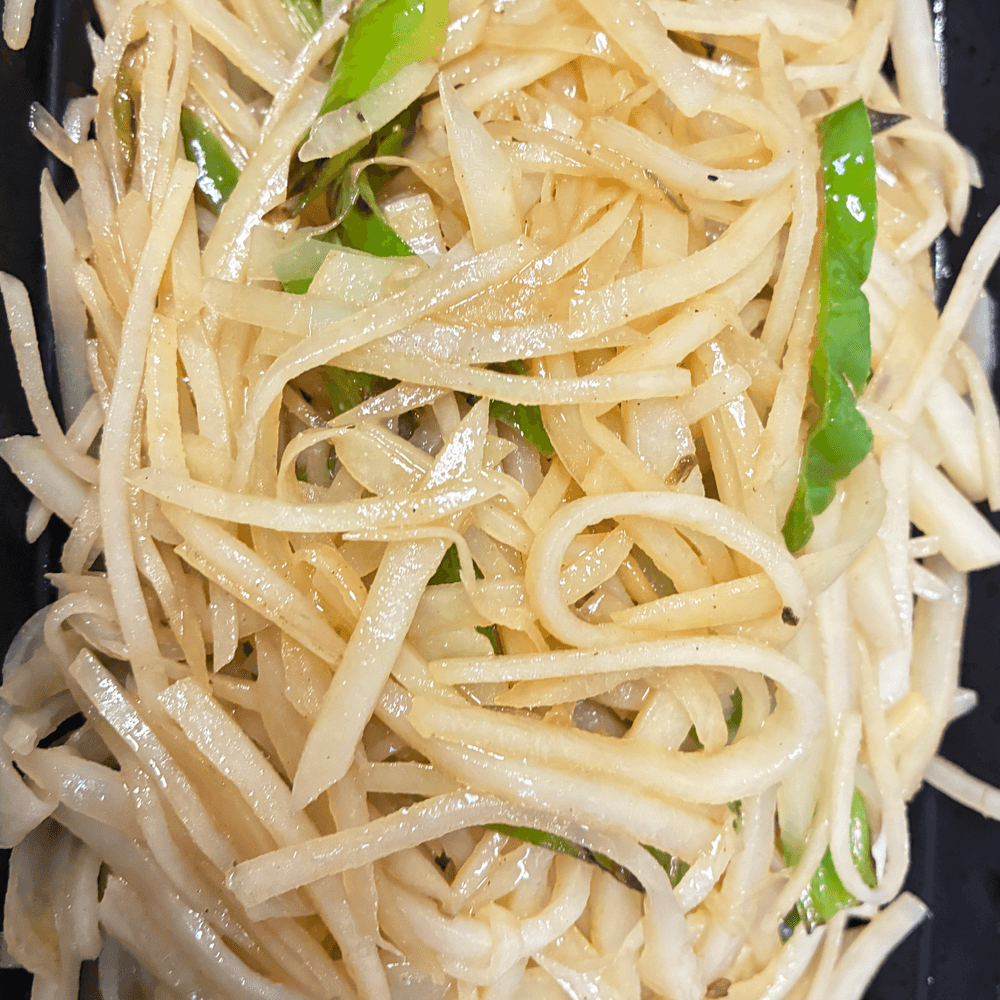 Sauteed Shredded Potato with Cayenne Chilies 尖椒土豆丝