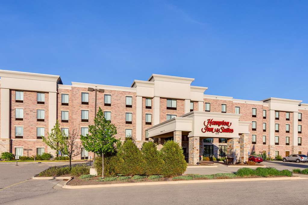 Hampton Inn &amp; Suites by Hilton West Bend Logo