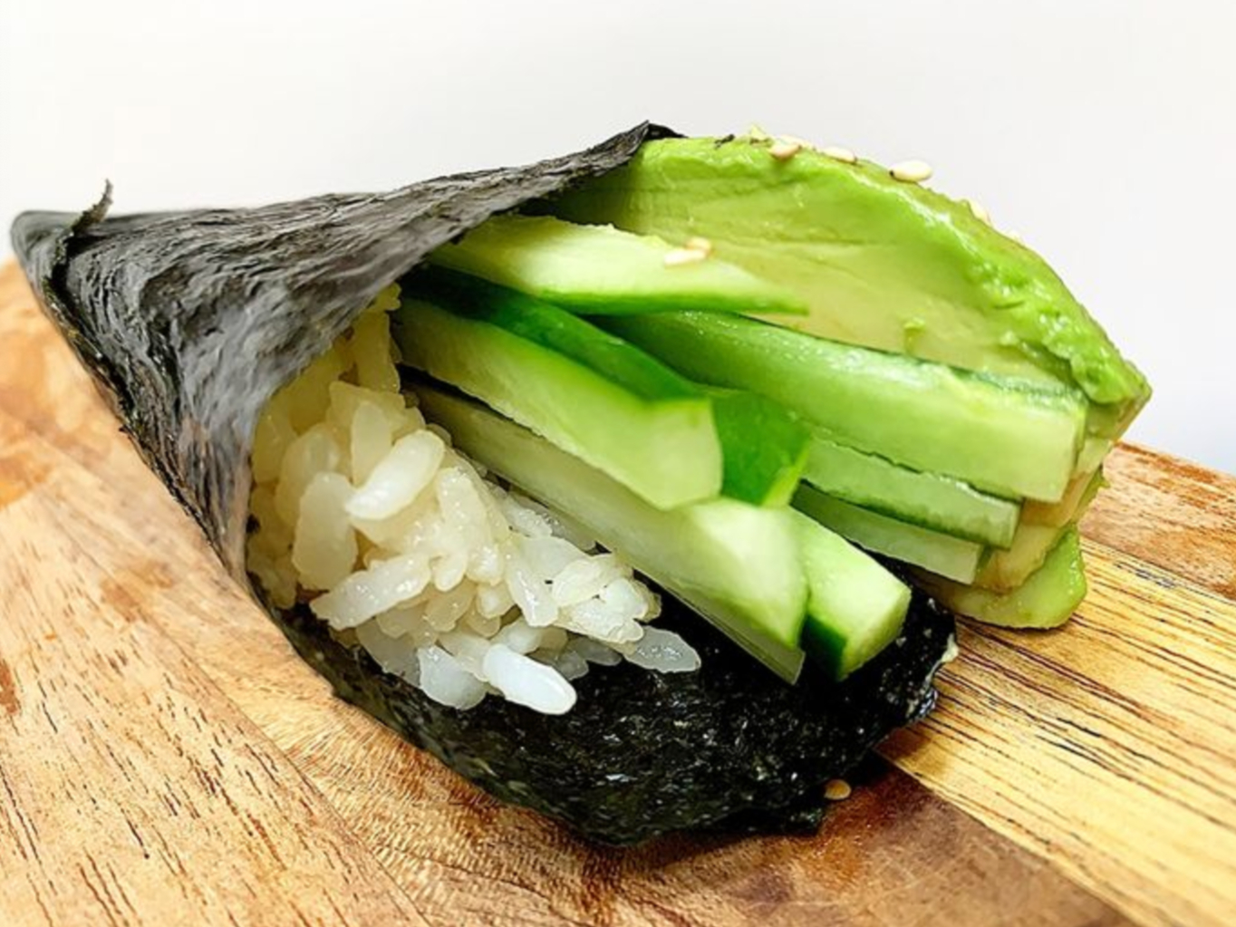 Avocado & Cucumber Handroll