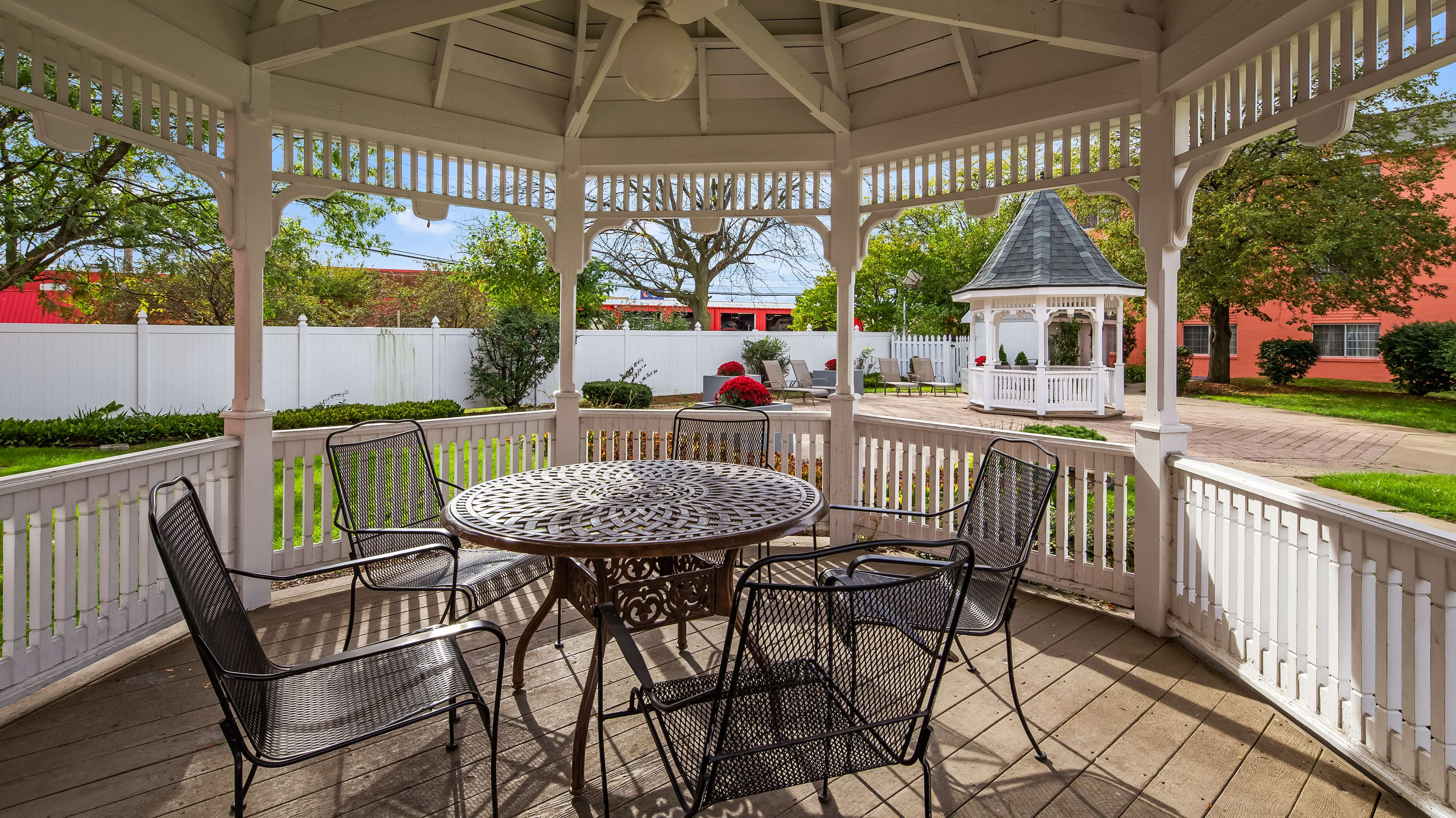 Courtyard & Garden Area