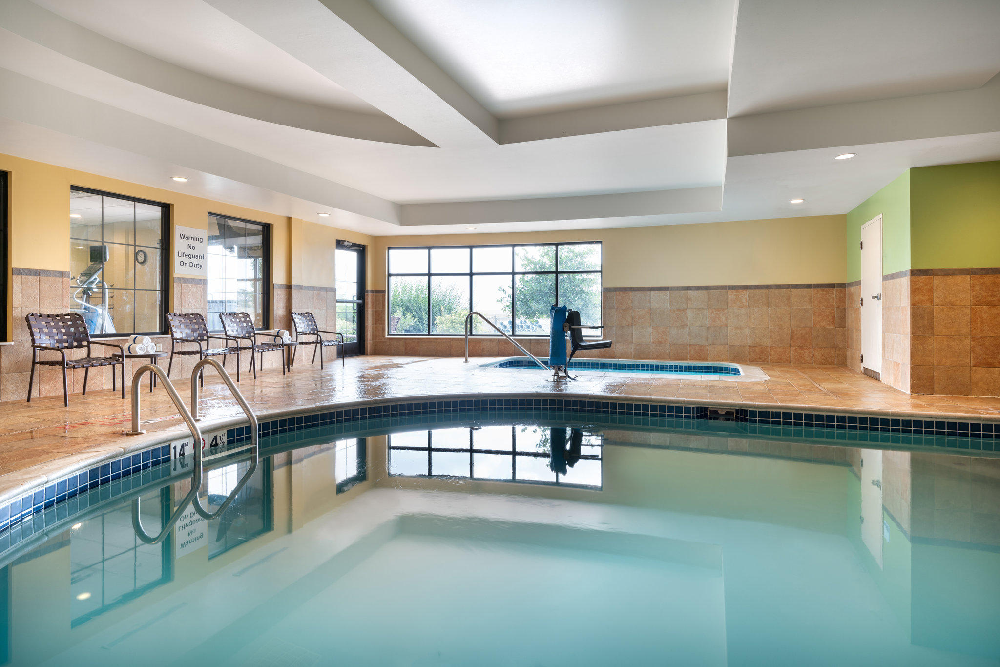 Holiday Inn Express & Suites Denver Airport Photo