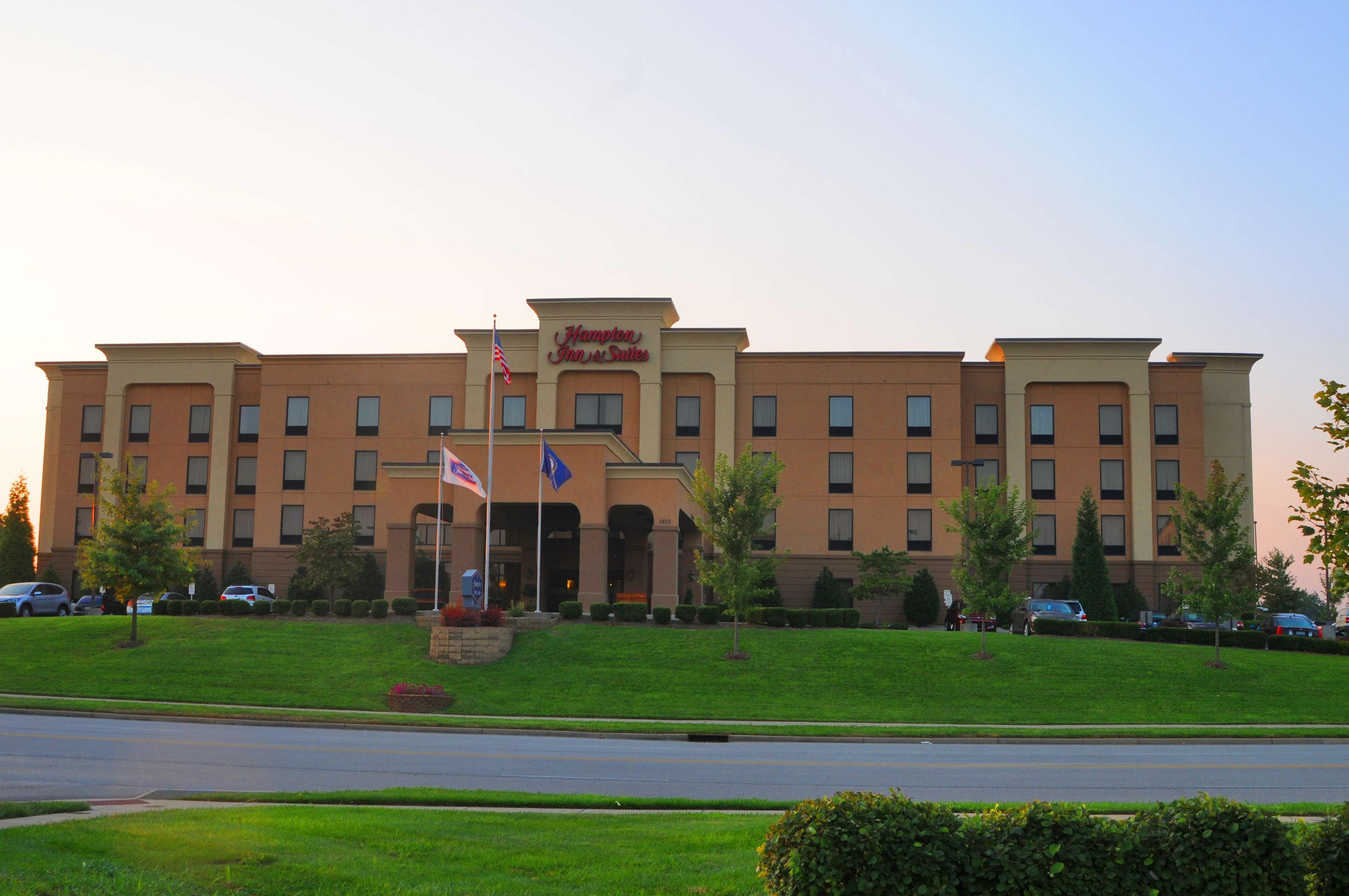 Hampton Inn & Suites Louisville East Photo