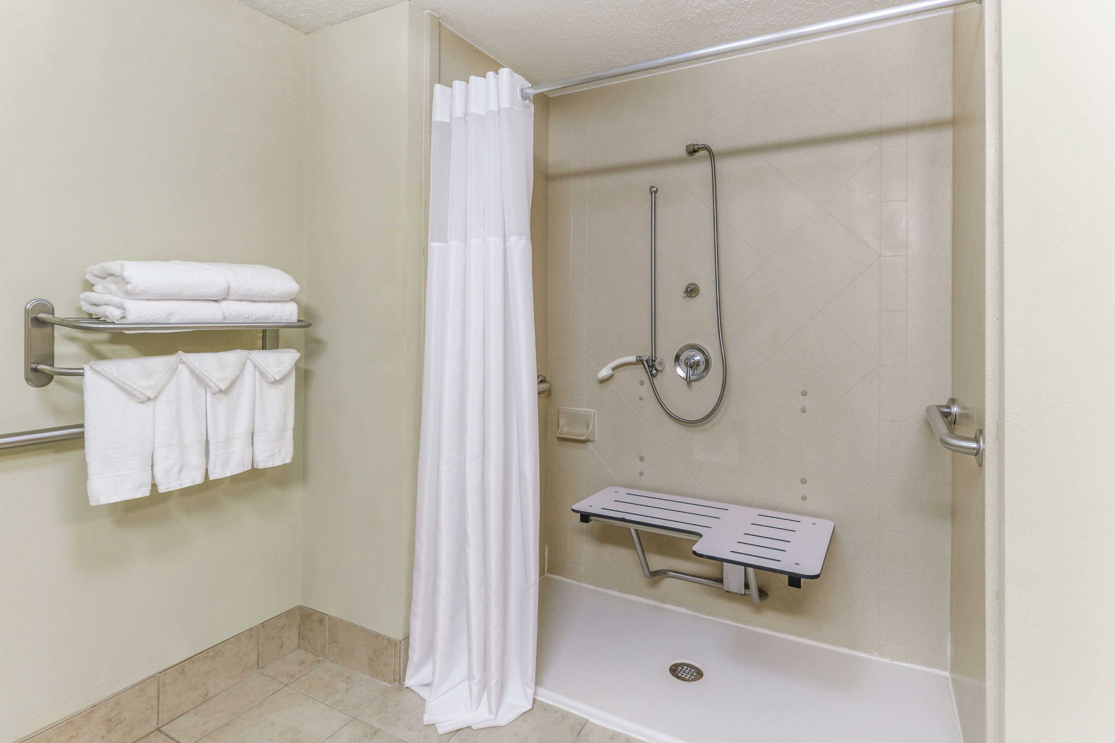 Guest room bath