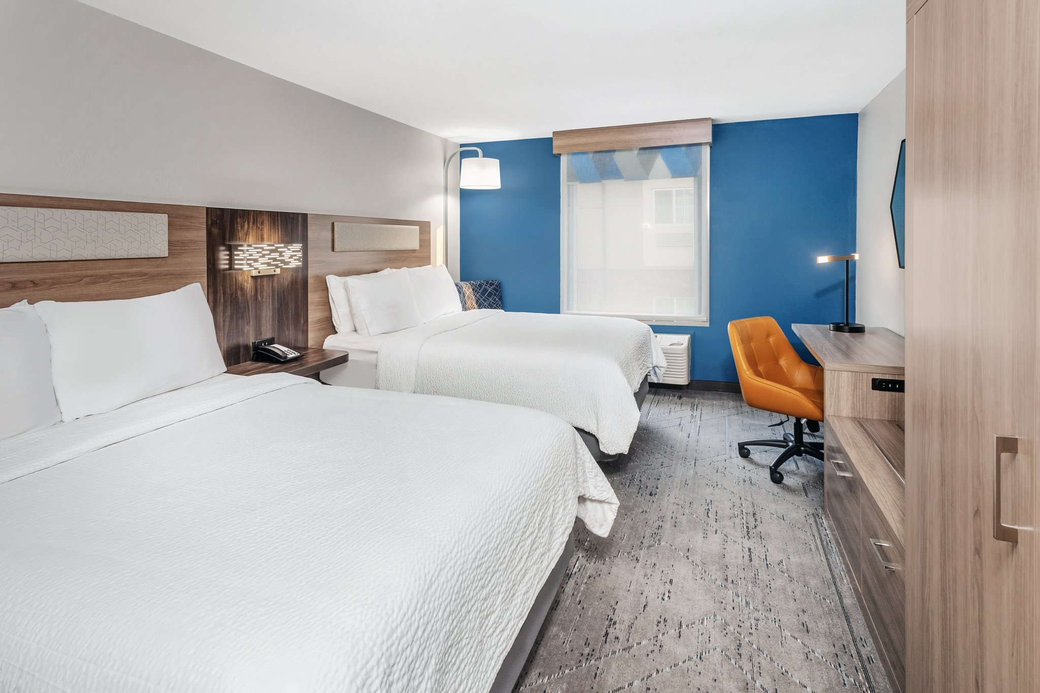 Holiday Inn Express & Suites Bloomington - Normal by IHG Image
