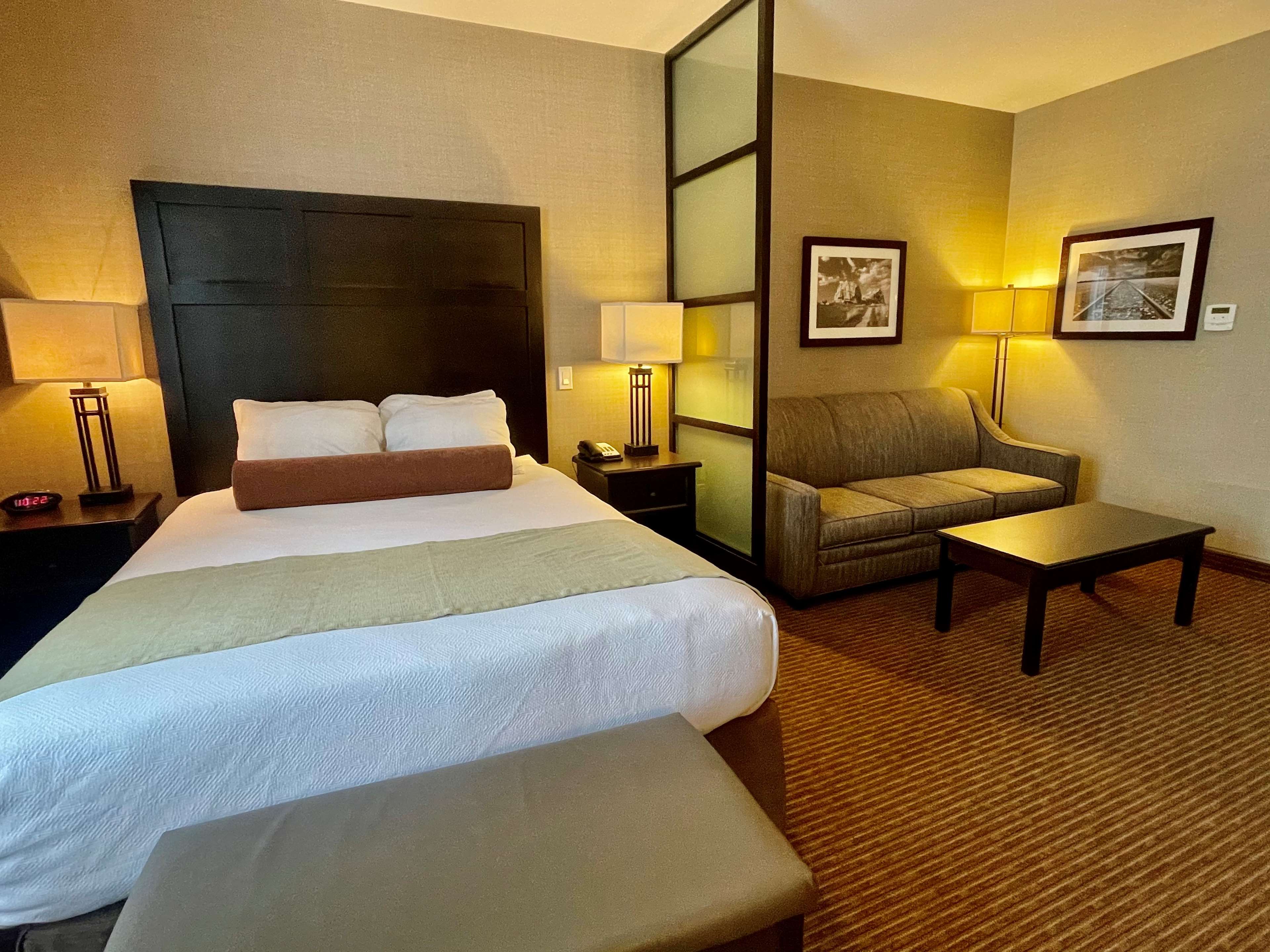 Best Western Plus Okotoks Inn & Suites, Okotoks AB Ourbis