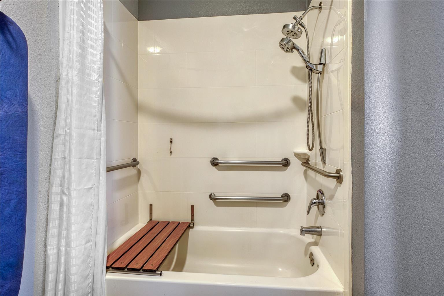 Best Western Lake Conroe Inn Image