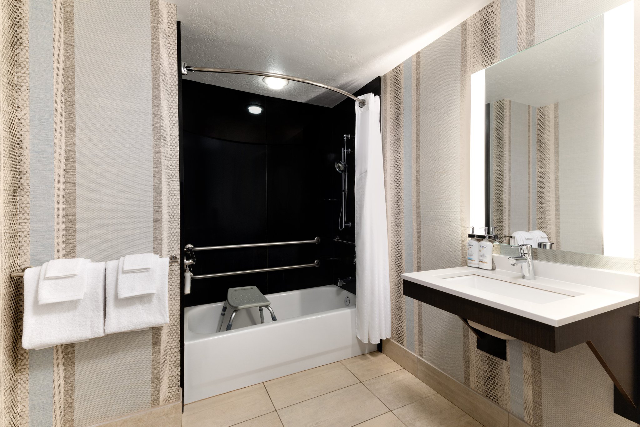 Holiday Inn Express & Suites Eugene Downtown - University by IHG Image