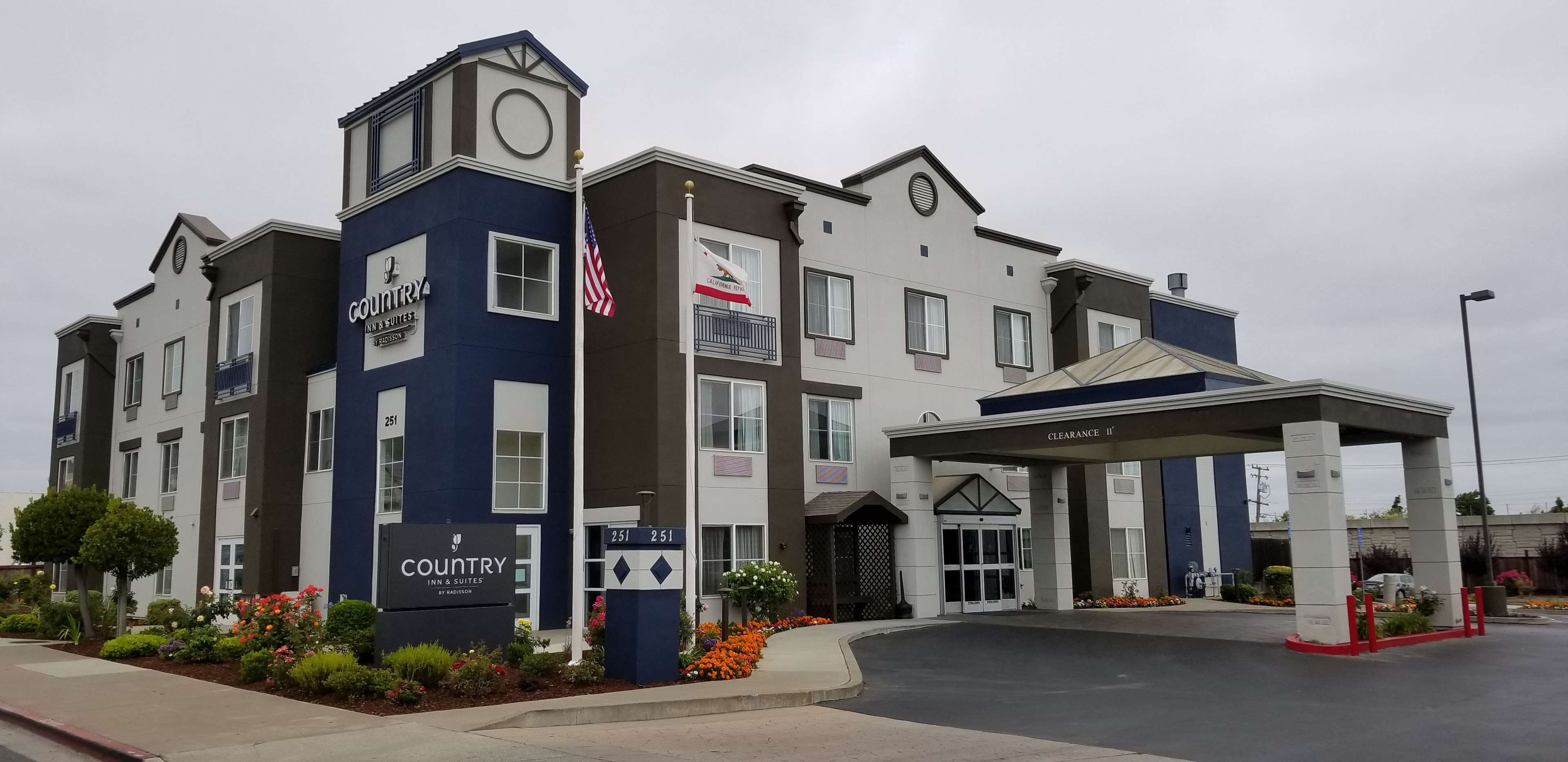 Country Inn & Suites by Radisson, San Carlos, CA Photo