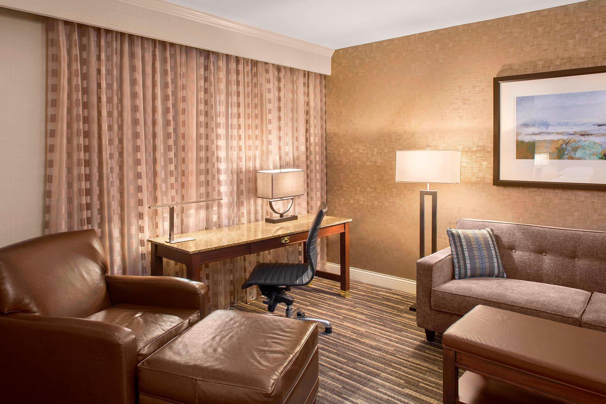 Sheraton Suites Akron Cuyahoga Falls Photo